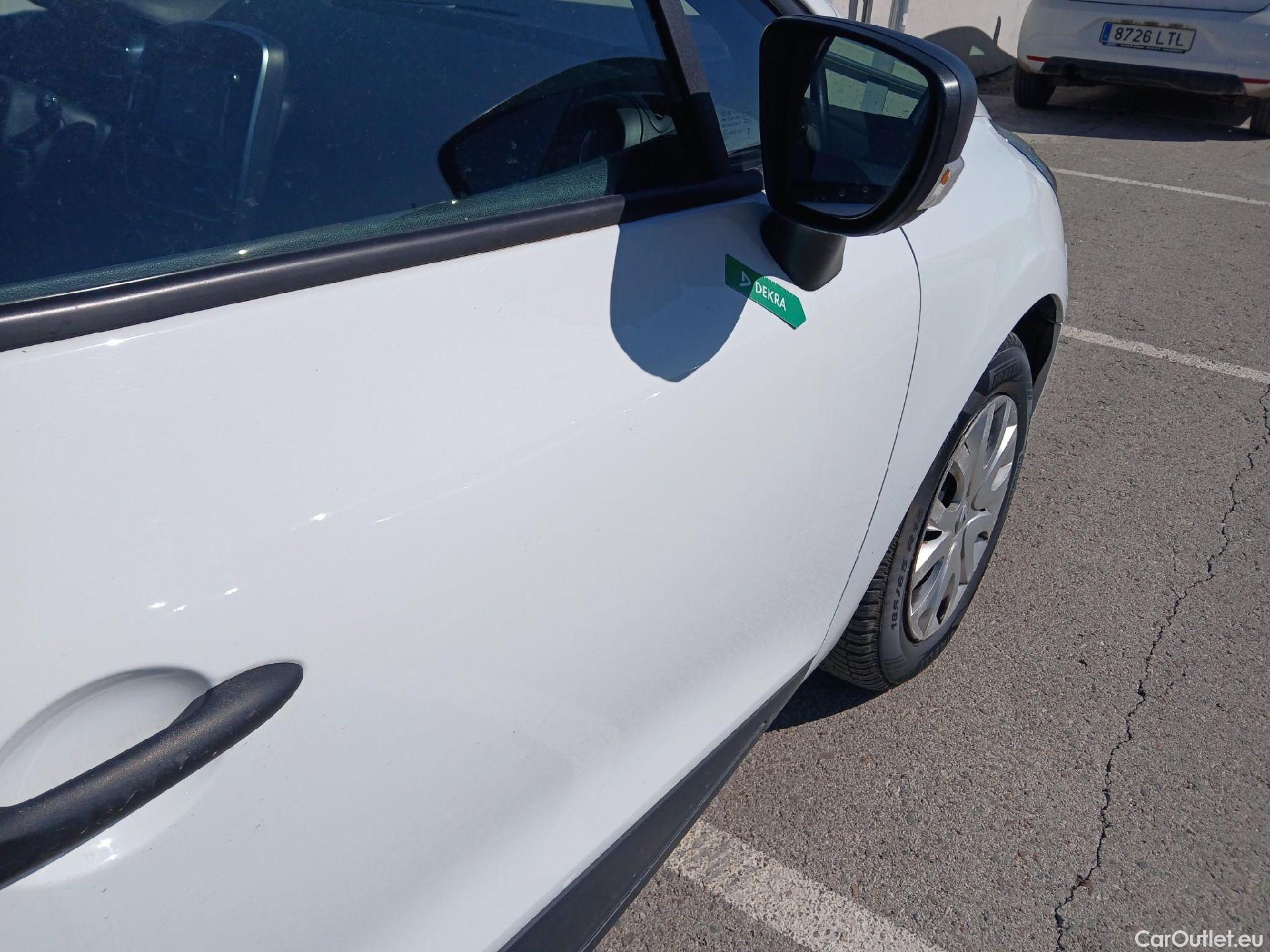  Renault  Clio RENAULT  / 2016 / 5P / berlina con portón Business TCe 66kW (90CV) GLP -18 #25