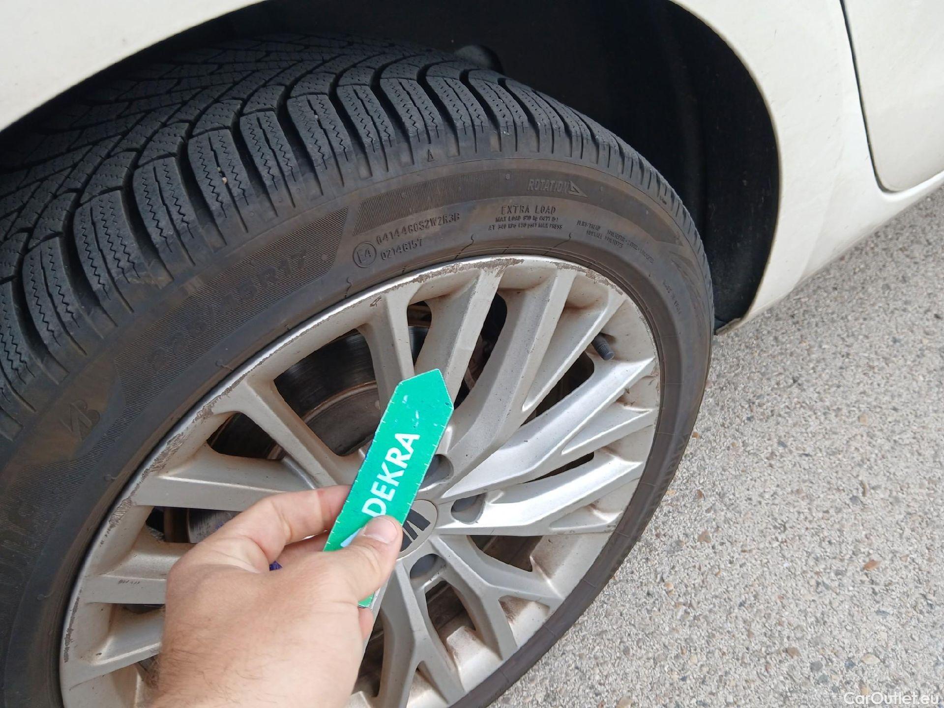  Seat  Leon SEAT Nuevo León / 2020 / 5P / familiar SP 1.4 e-Hybrid DSG S&S Xcellence Go L #25