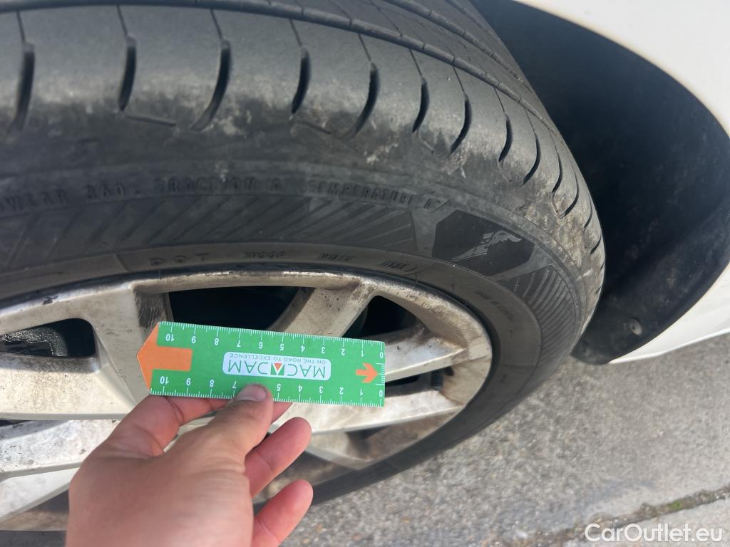  Seat  Leon SEAT Nuevo León / 2020 / 5P / berlina con portón 1.0 TSI 81kW S&S Style Go (AC) #6