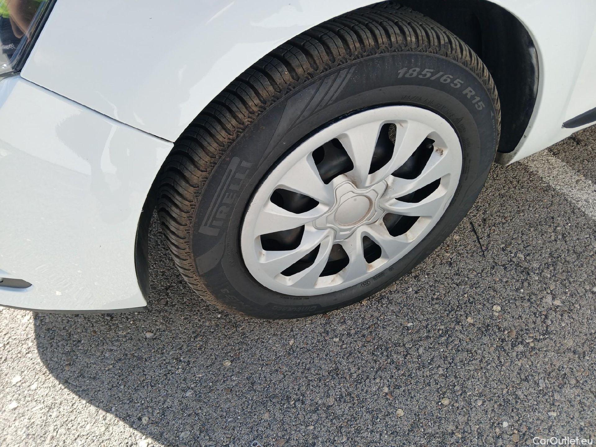  Renault  Clio RENAULT  / 2016 / 5P / berlina con portón Business TCe 66kW (90CV) GLP -18 #4