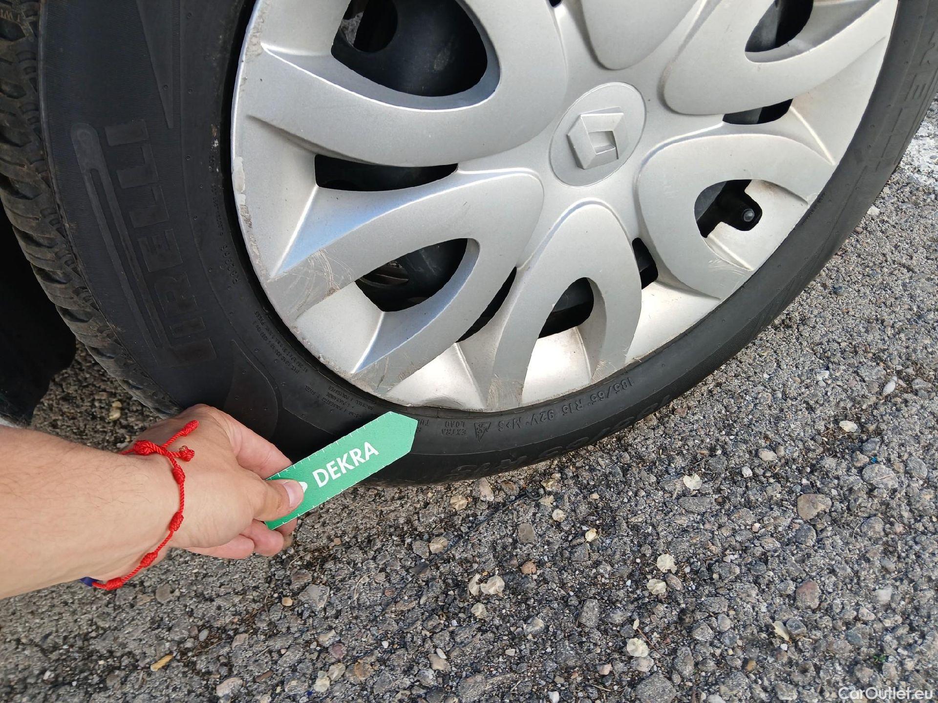  Renault  Clio RENAULT  / 2016 / 5P / berlina con portón Business TCe 66kW (90CV) GLP -18 #15