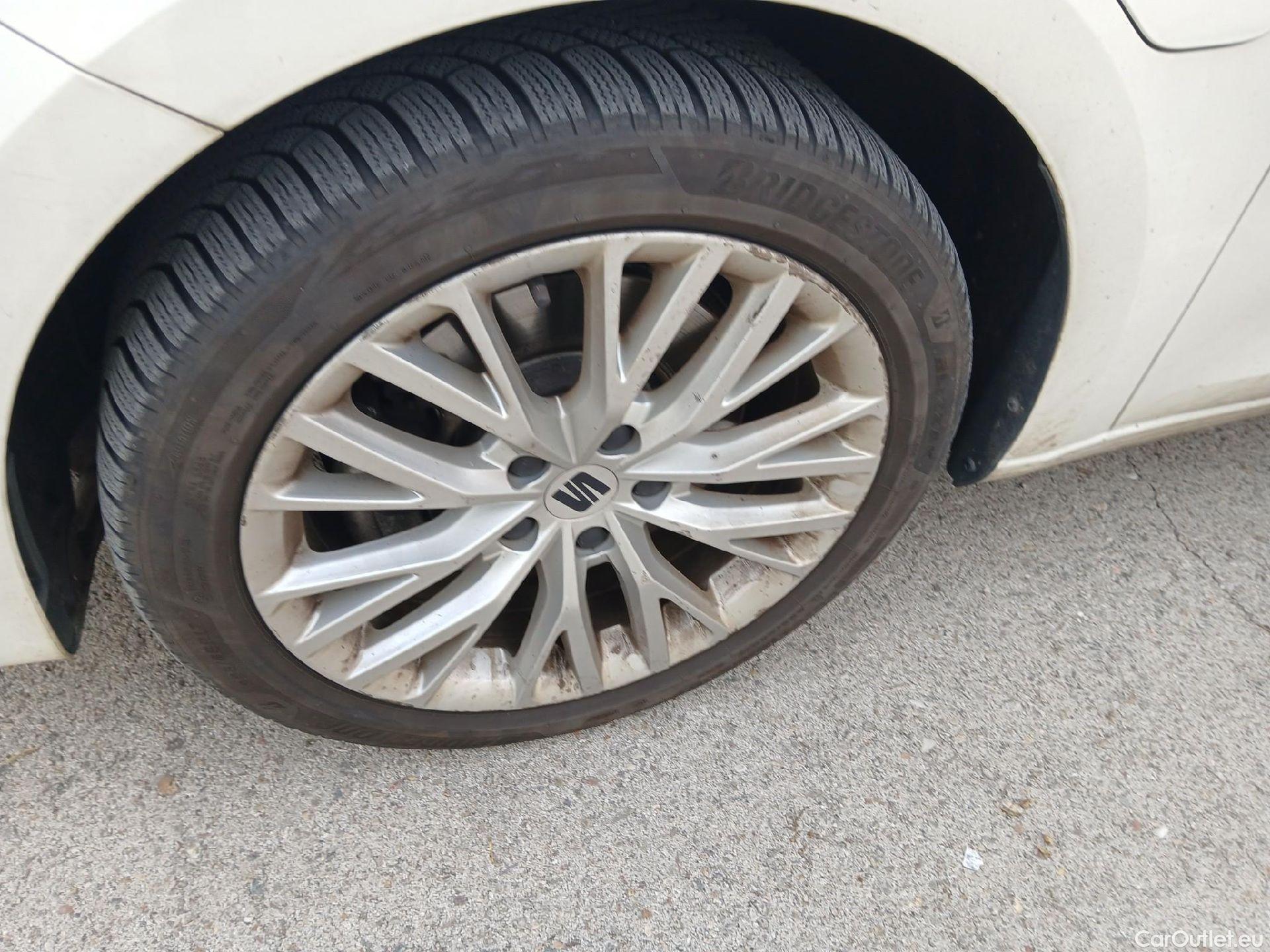  Seat  Leon SEAT Nuevo León / 2020 / 5P / familiar SP 1.4 e-Hybrid DSG S&S Xcellence Go L #13