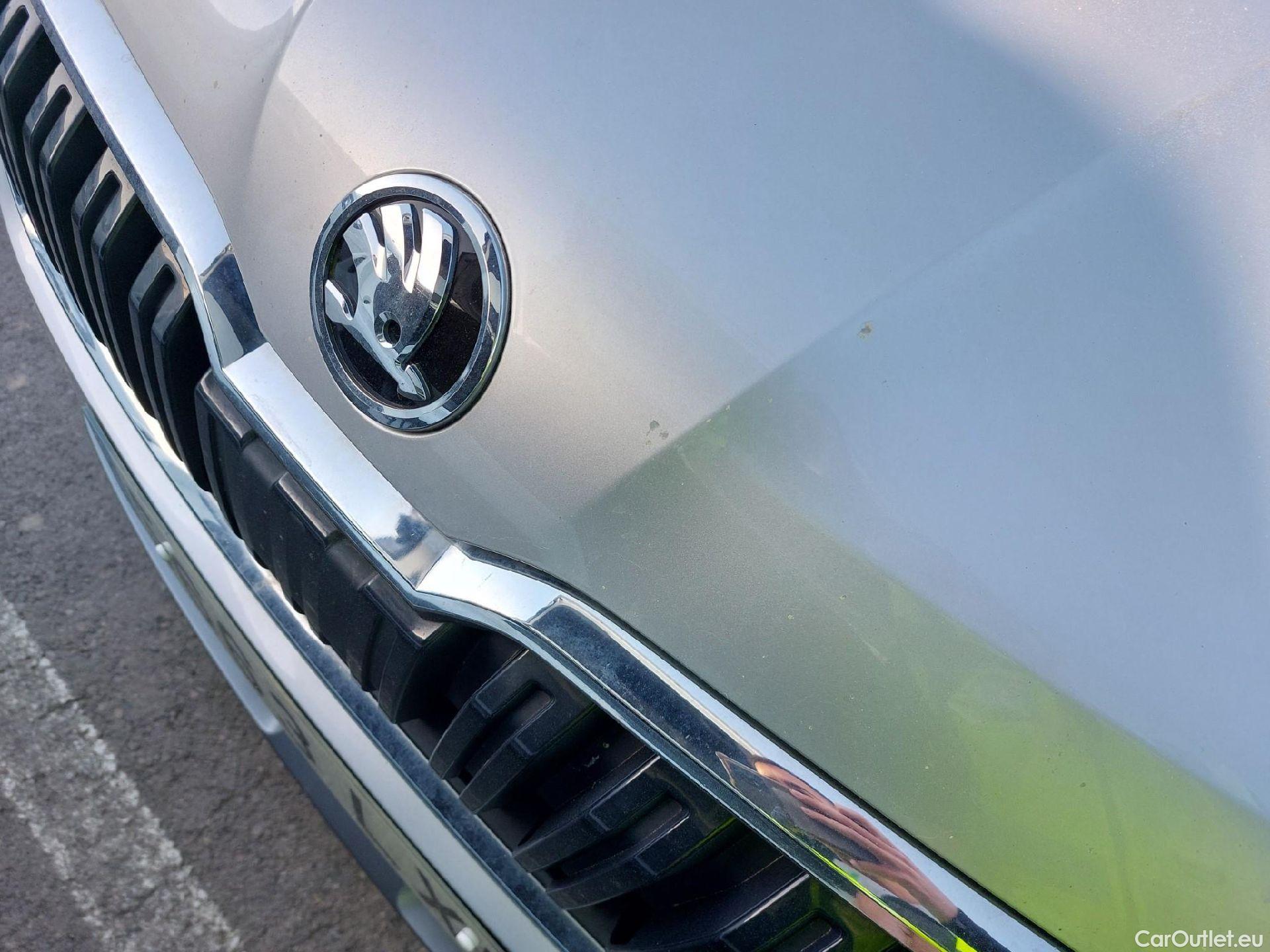  Skoda  KAMIQ SKODA  / 2019 / 5P / todoterreno 1.0 TSI 81kW (110CV) Emotion #7