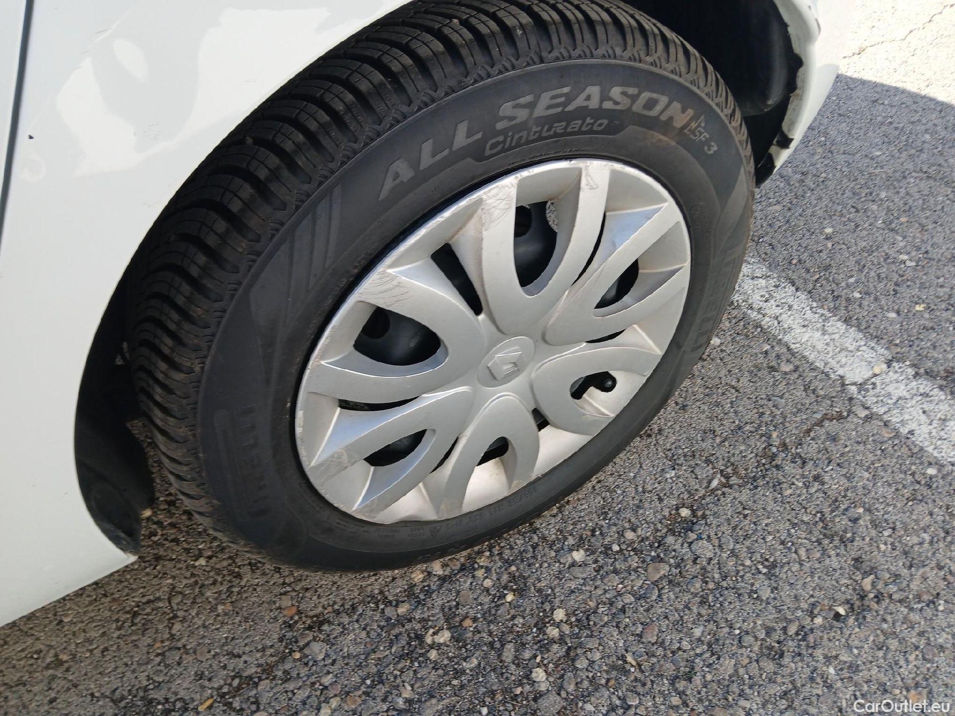  Renault  Clio RENAULT  / 2016 / 5P / berlina con portón Business TCe 66kW (90CV) GLP -18 #16