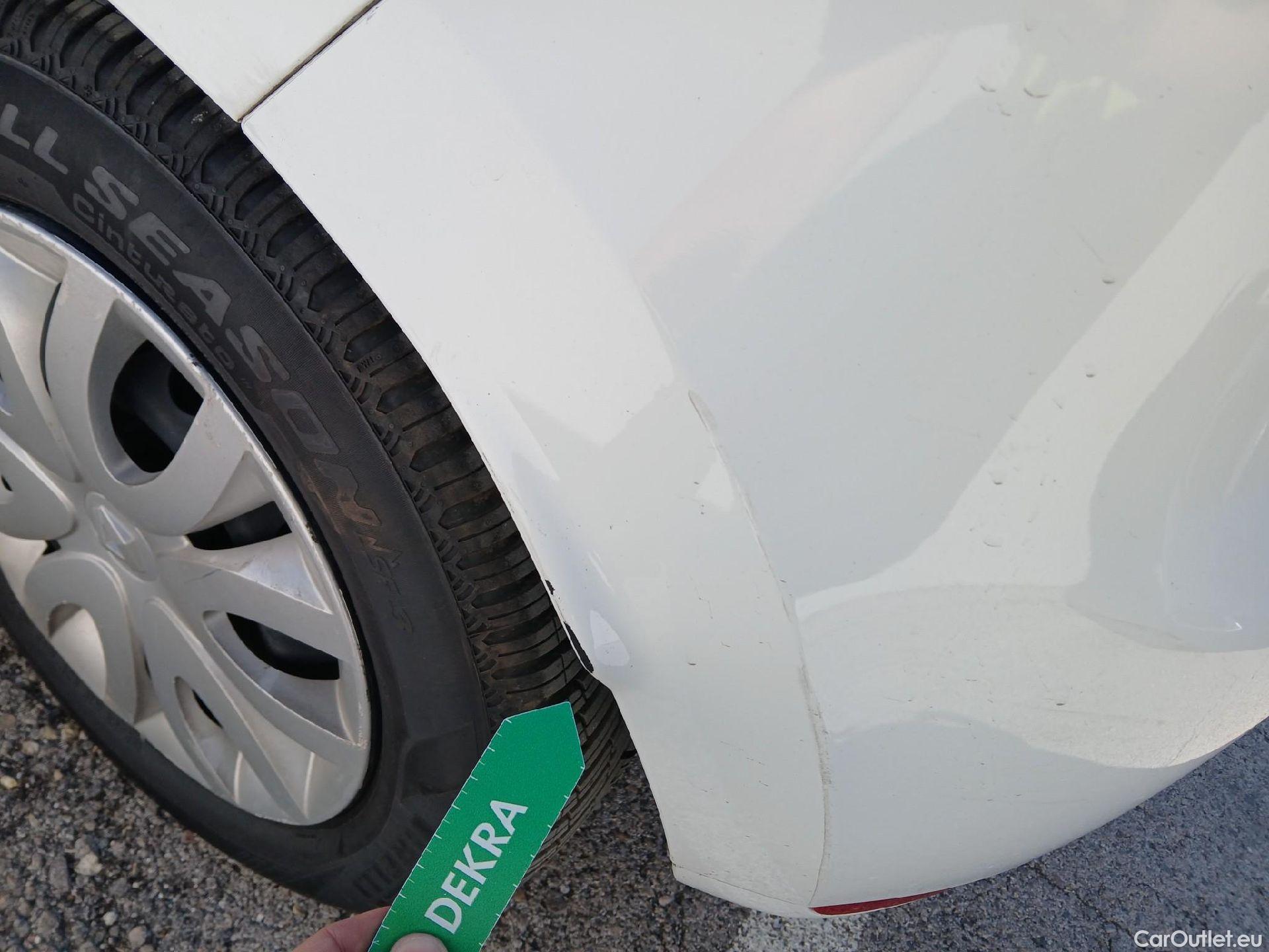  Renault  Clio RENAULT  / 2016 / 5P / berlina con portón Business TCe 66kW (90CV) GLP -18 #20