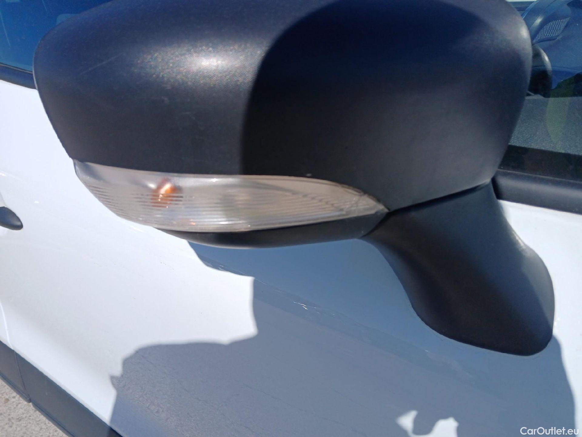  Renault  Clio RENAULT  / 2016 / 5P / berlina con portón Business TCe 66kW (90CV) GLP -18 #27