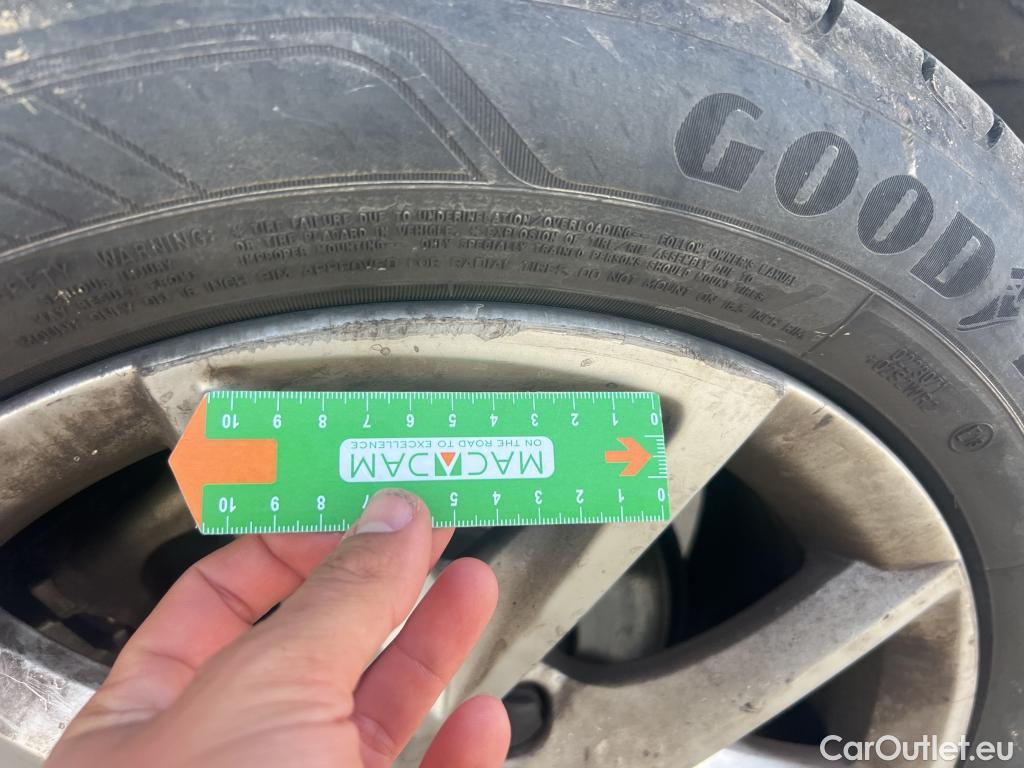  Seat  Leon SEAT Nuevo León / 2020 / 5P / berlina con portón 1.0 TSI 81kW S&S Style Go (AC) #4