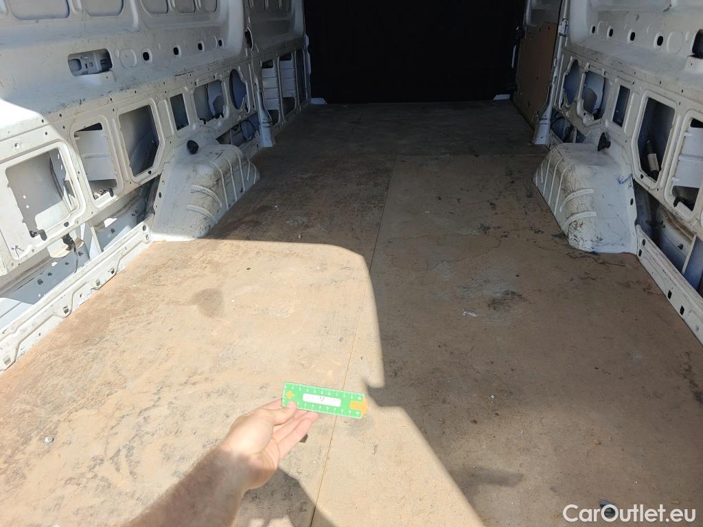  Ford  Transit FORD  / 2013 / 4P / furgón 350 96kW L4H3 Van Trend RWD #59