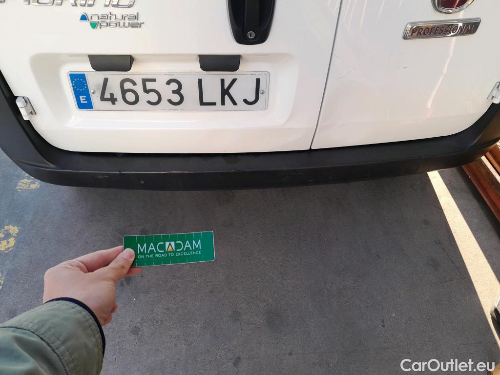  Fiat  Fiorino FIAT  / 2016 / 3P / furgón derivado de turismo Cargo Base 1.4 Natural Power 51kW (70CV) ** #18