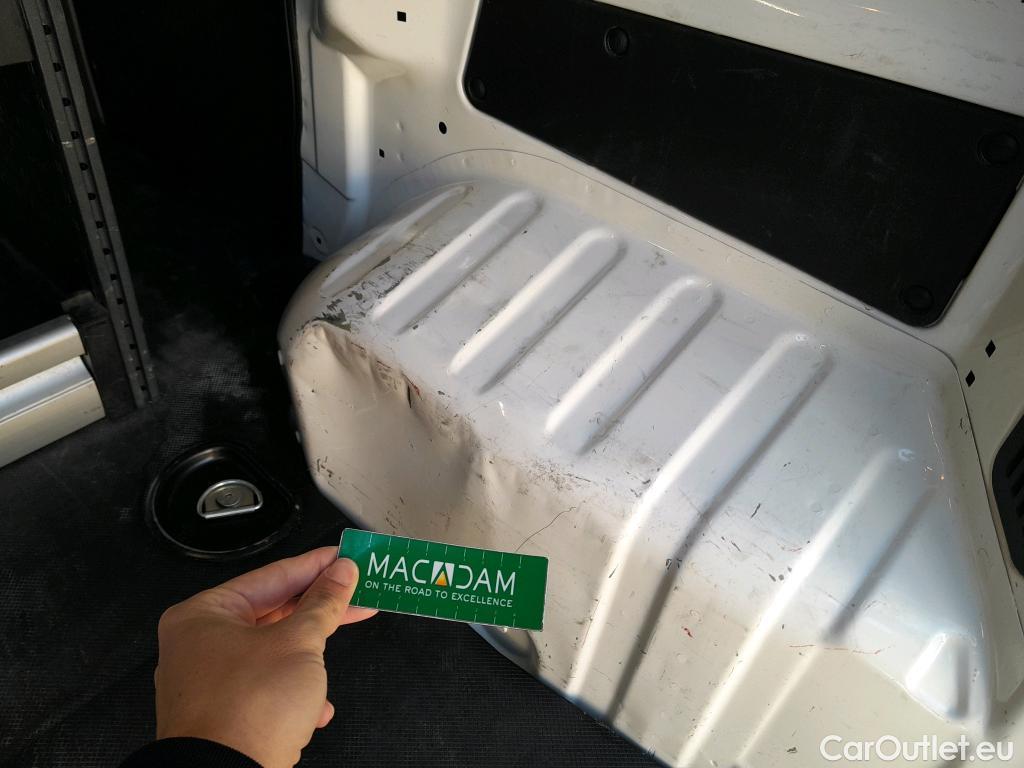  Fiat  Fiorino FIAT  / 2016 / 3P / furgón derivado de turismo Cargo Base 1.4 Natural Power 51kW (70CV) ** #12