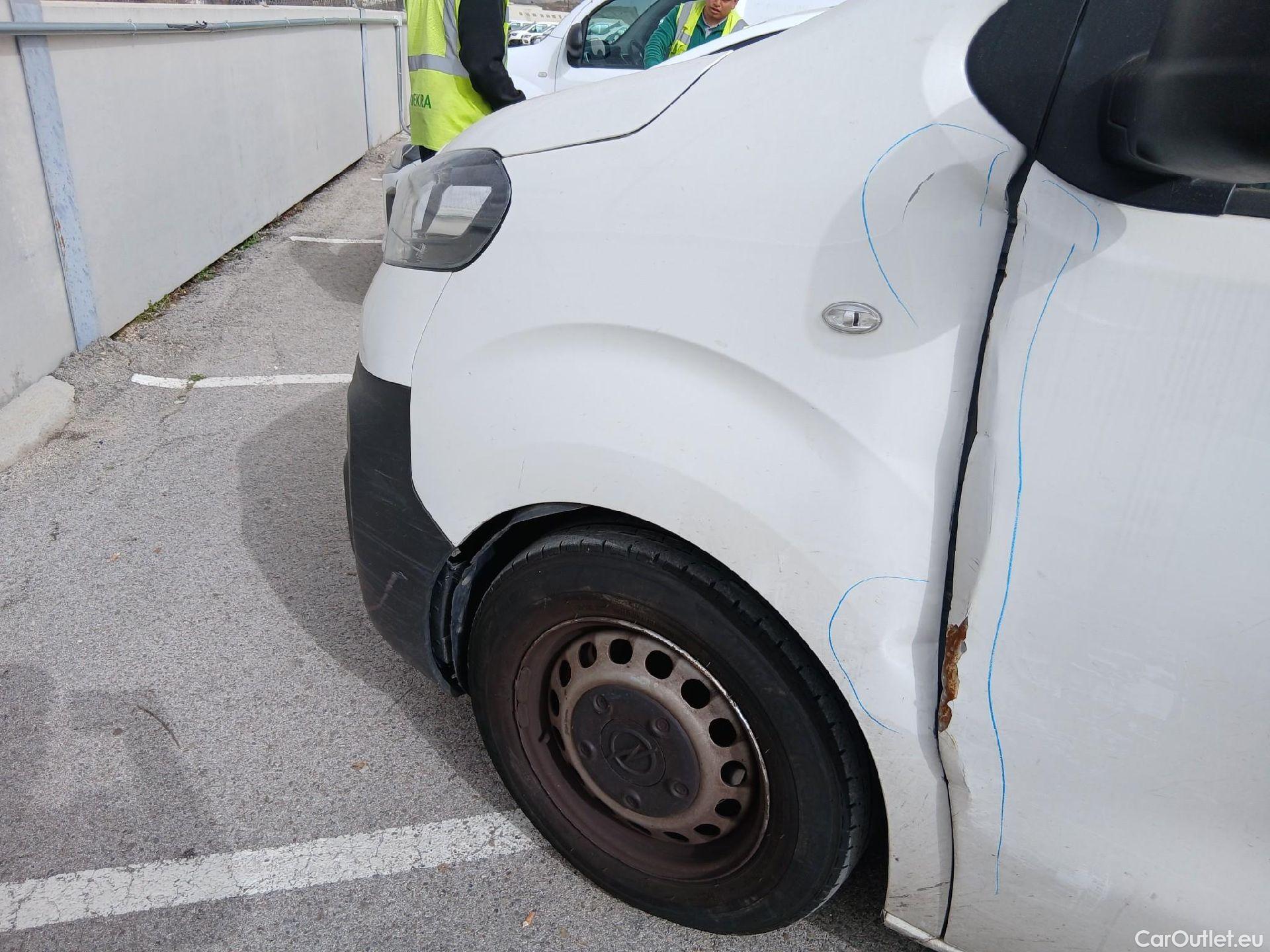  Opel  Vivaro OPEL  / 2019 / 4P / furgón 1.5 Diésel 74kW(100CV)M Std Exp #14