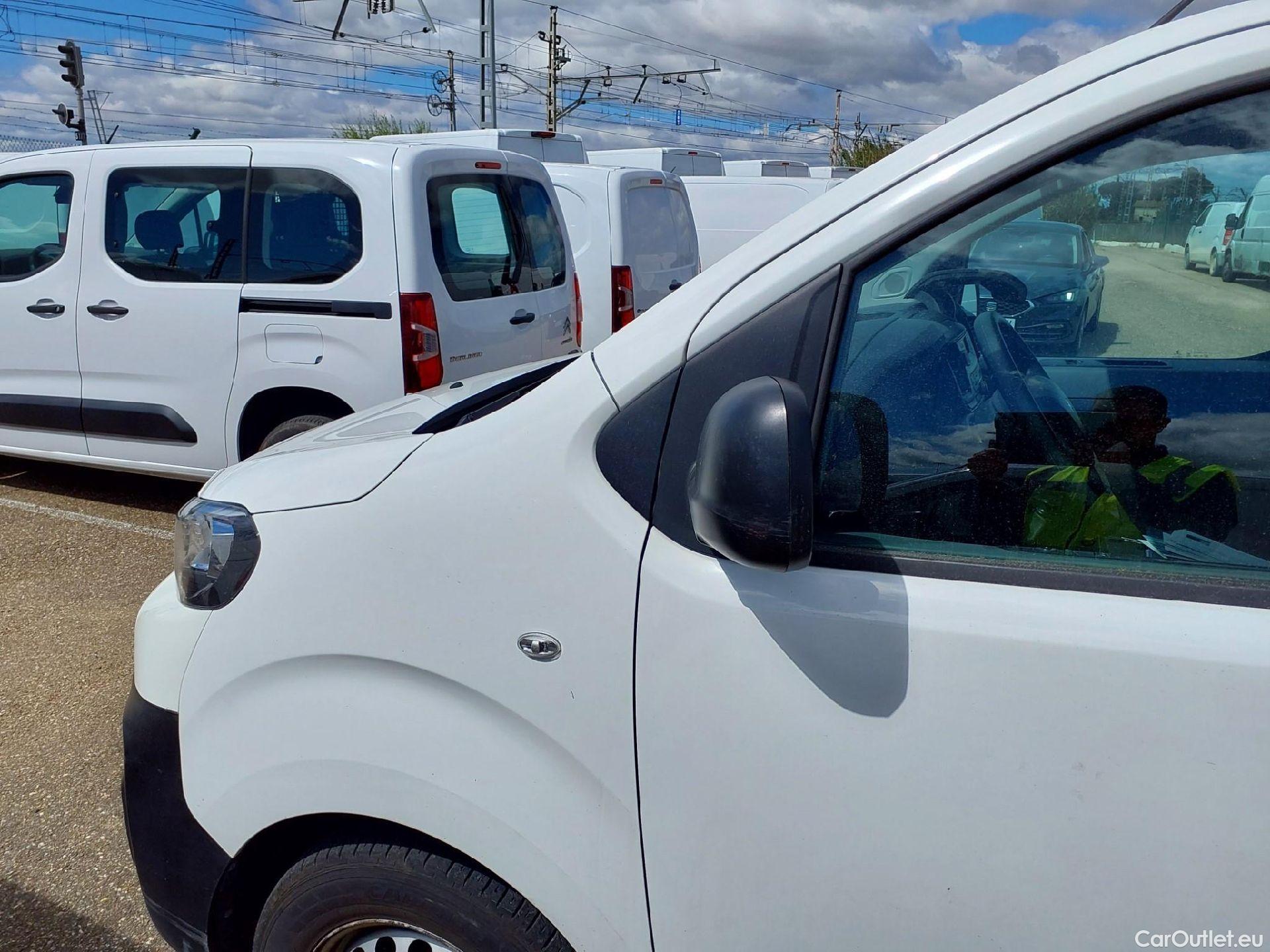  Peugeot  Expert PEUGEOT  / 2016 / 4P / furgón Furgón Pro 2.0 BlueHDi 120 S&S Standard #4