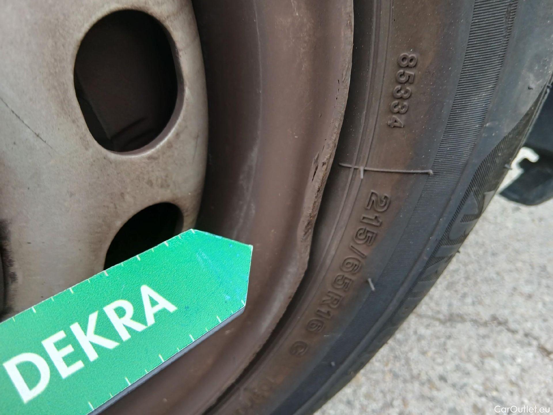  Opel  Vivaro OPEL  / 2019 / 4P / furgón 1.5 Diésel 74kW(100CV)M Std Exp #42