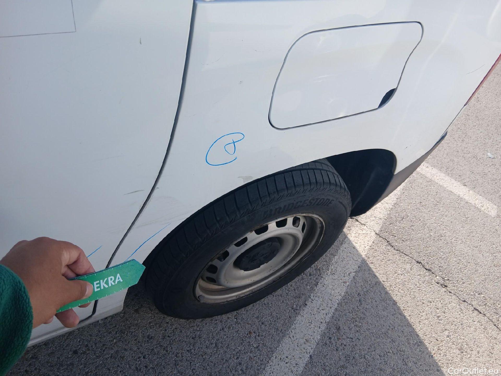  Peugeot  Partner PEUGEOT  / 2018 / 3P / furgón derivado de turismo Pro Standard 600kg BlueHDi 73kW #29