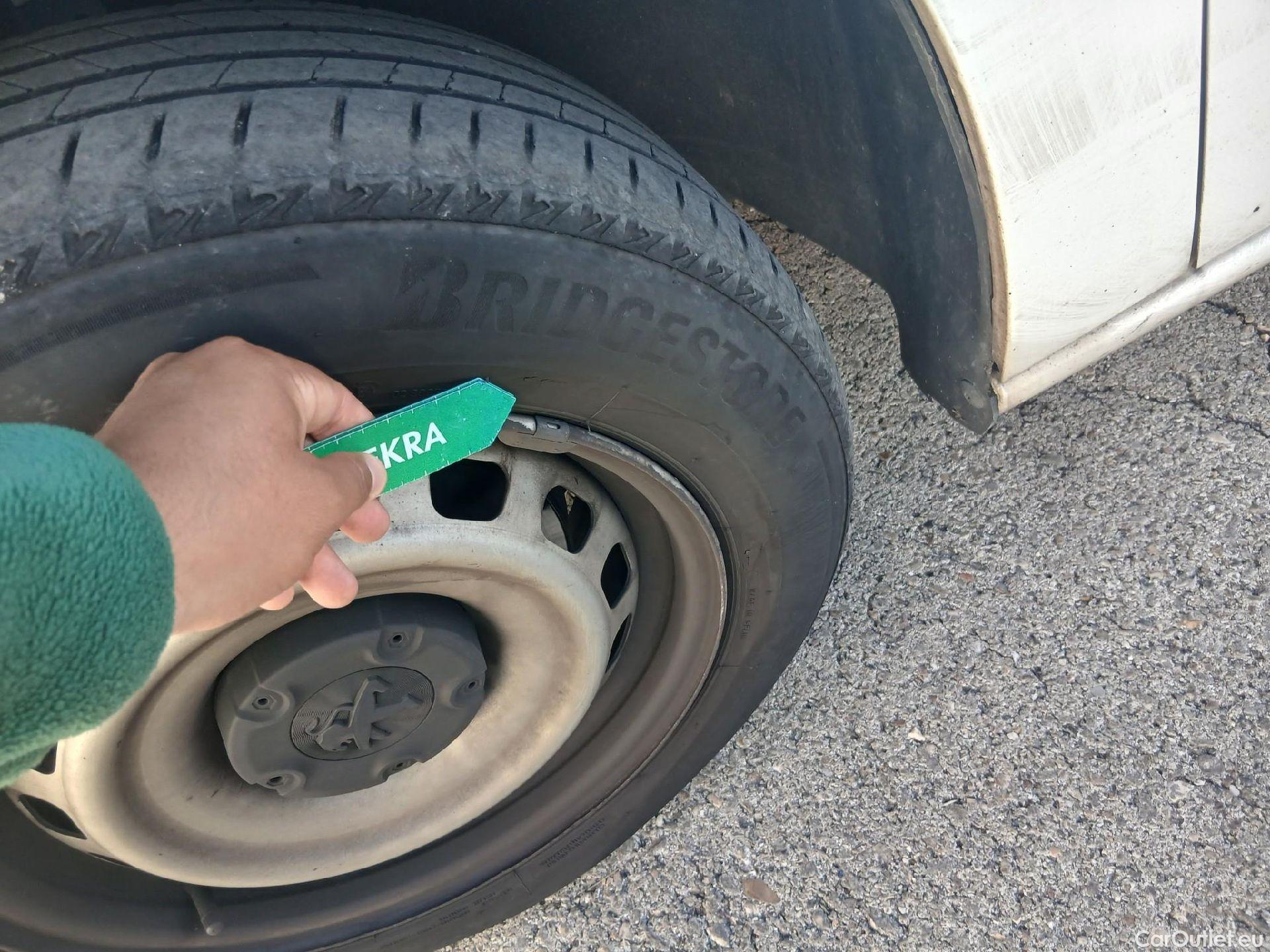  Peugeot  Partner PEUGEOT  / 2018 / 3P / furgón derivado de turismo Pro Standard 600kg BlueHDi 73kW #1