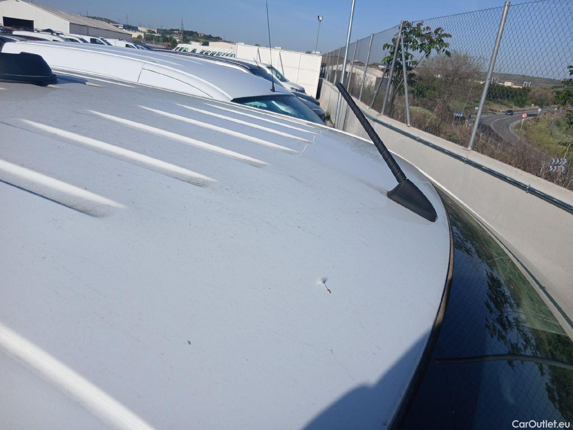  Peugeot  Partner PEUGEOT  / 2018 / 3P / furgón derivado de turismo Pro Standard 600kg BlueHDi 73kW #52