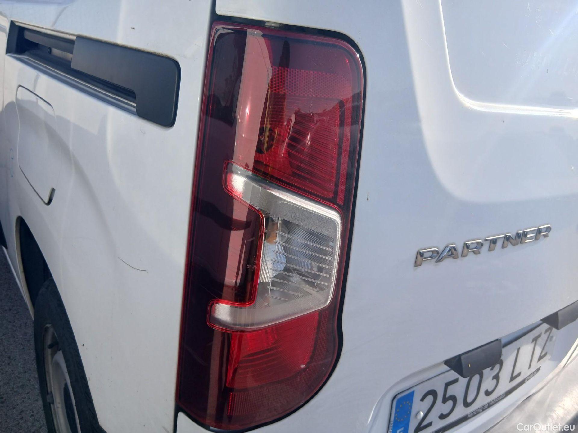  Peugeot  Partner PEUGEOT  / 2018 / 3P / furgón derivado de turismo Pro Standard 600kg BlueHDi 73kW #35