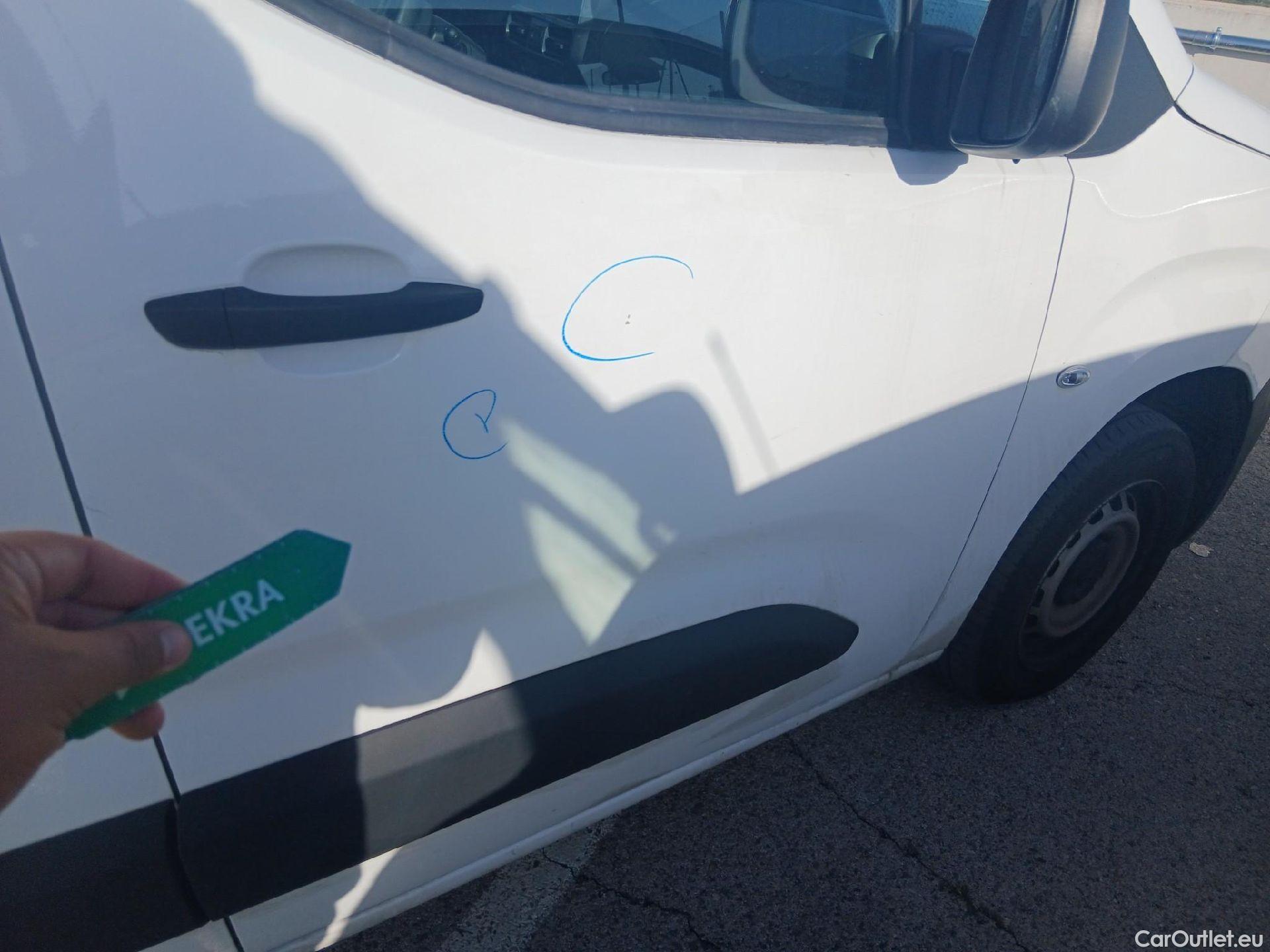  Peugeot  Partner PEUGEOT  / 2018 / 3P / furgón derivado de turismo Pro Standard 600kg BlueHDi 73kW #48