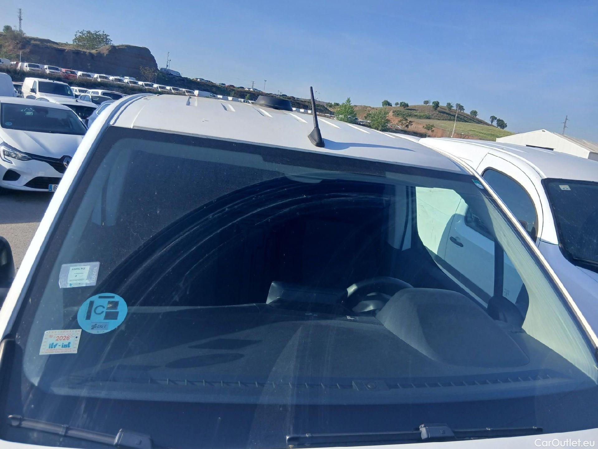  Peugeot  Partner PEUGEOT  / 2018 / 3P / furgón derivado de turismo Pro Standard 600kg BlueHDi 73kW #18