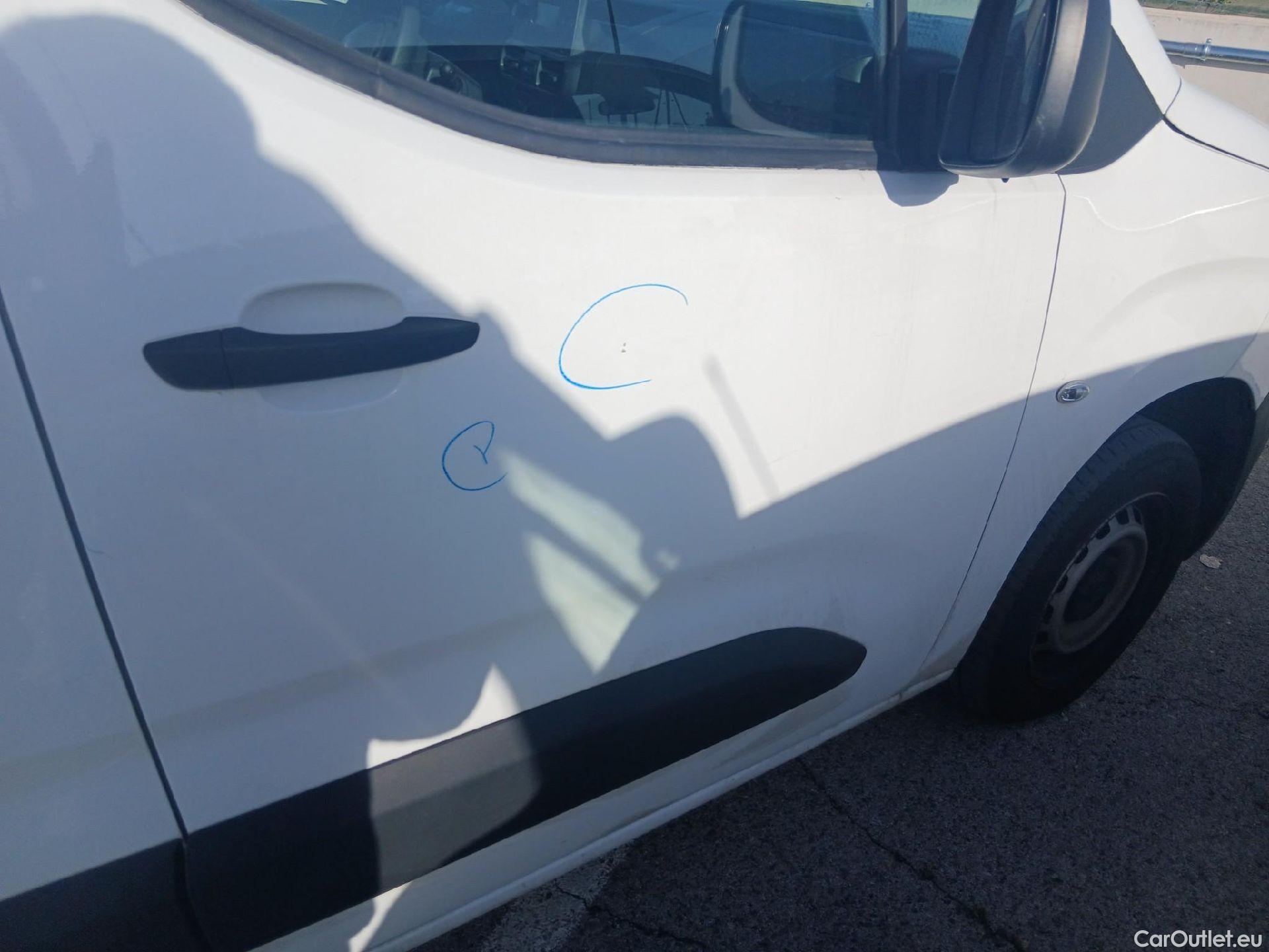  Peugeot  Partner PEUGEOT  / 2018 / 3P / furgón derivado de turismo Pro Standard 600kg BlueHDi 73kW #47