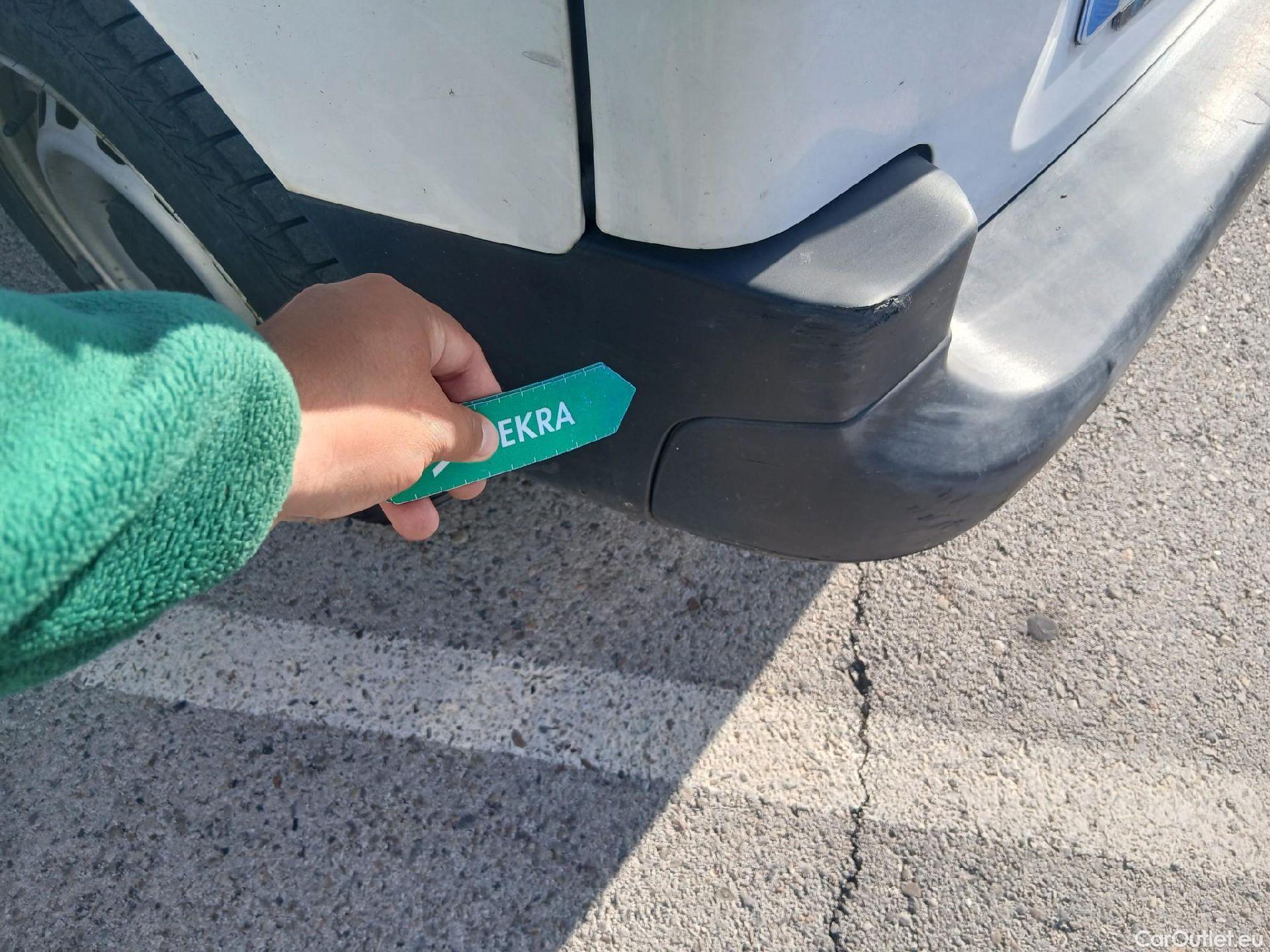  Peugeot  Partner PEUGEOT  / 2018 / 3P / furgón derivado de turismo Pro Standard 600kg BlueHDi 73kW #32