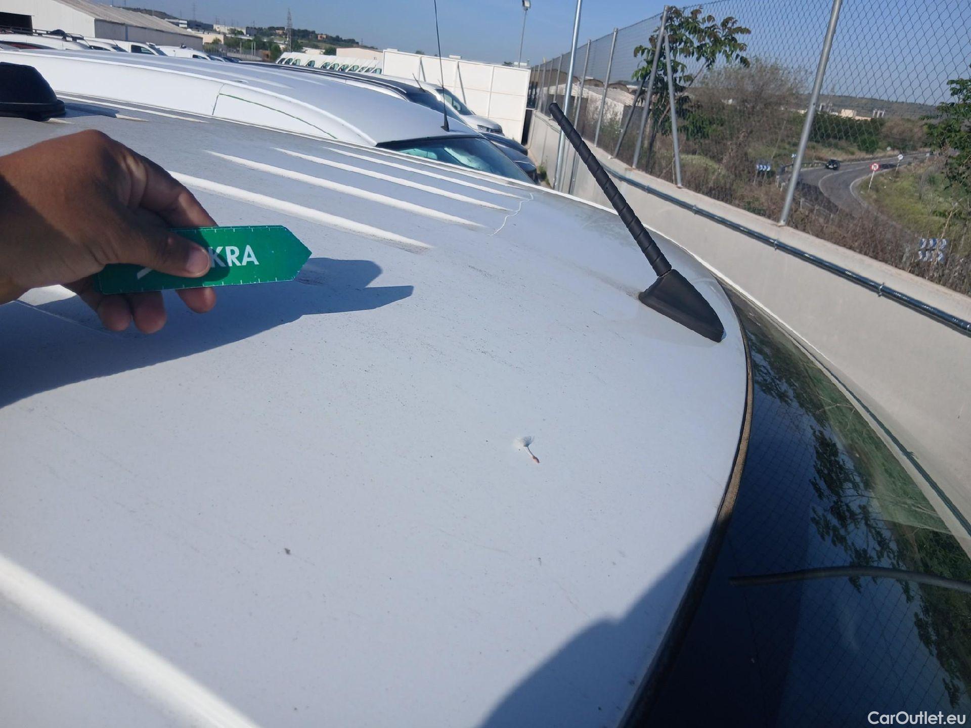  Peugeot  Partner PEUGEOT  / 2018 / 3P / furgón derivado de turismo Pro Standard 600kg BlueHDi 73kW #51