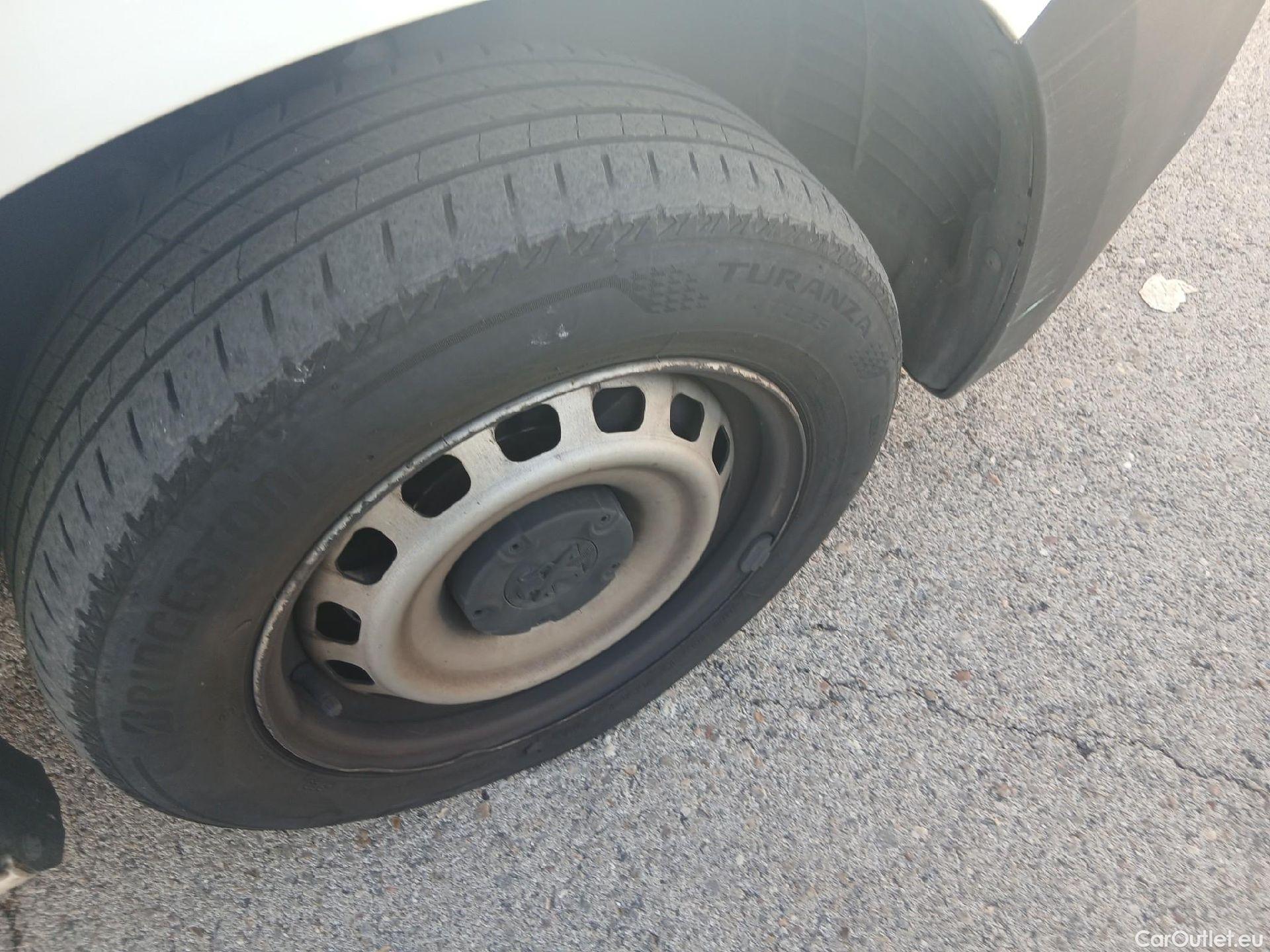  Peugeot  Partner PEUGEOT  / 2018 / 3P / furgón derivado de turismo Pro Standard 600kg BlueHDi 73kW #3