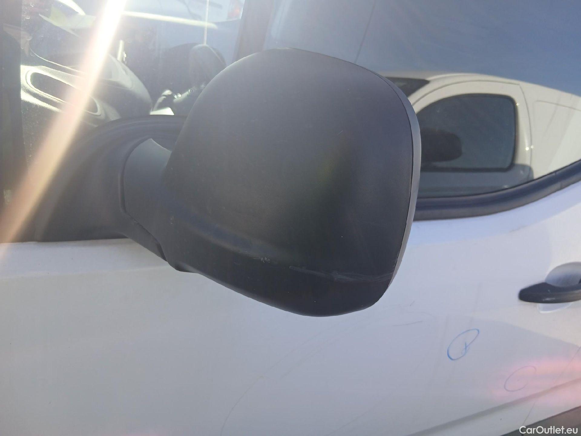  Peugeot  Partner PEUGEOT  / 2018 / 3P / furgón derivado de turismo Pro Standard 600kg BlueHDi 73kW #19