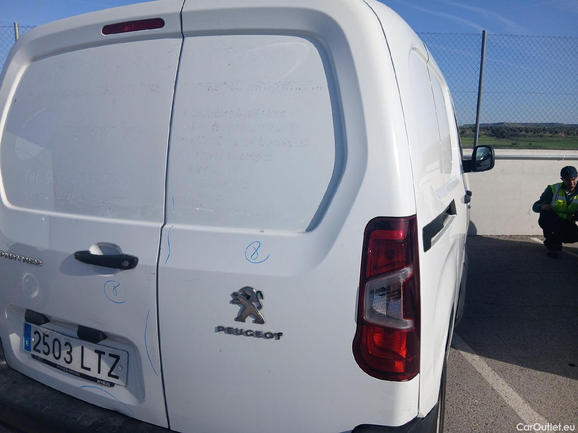  Peugeot  Partner PEUGEOT  / 2018 / 3P / furgón derivado de turismo Pro Standard 600kg BlueHDi 73kW #39