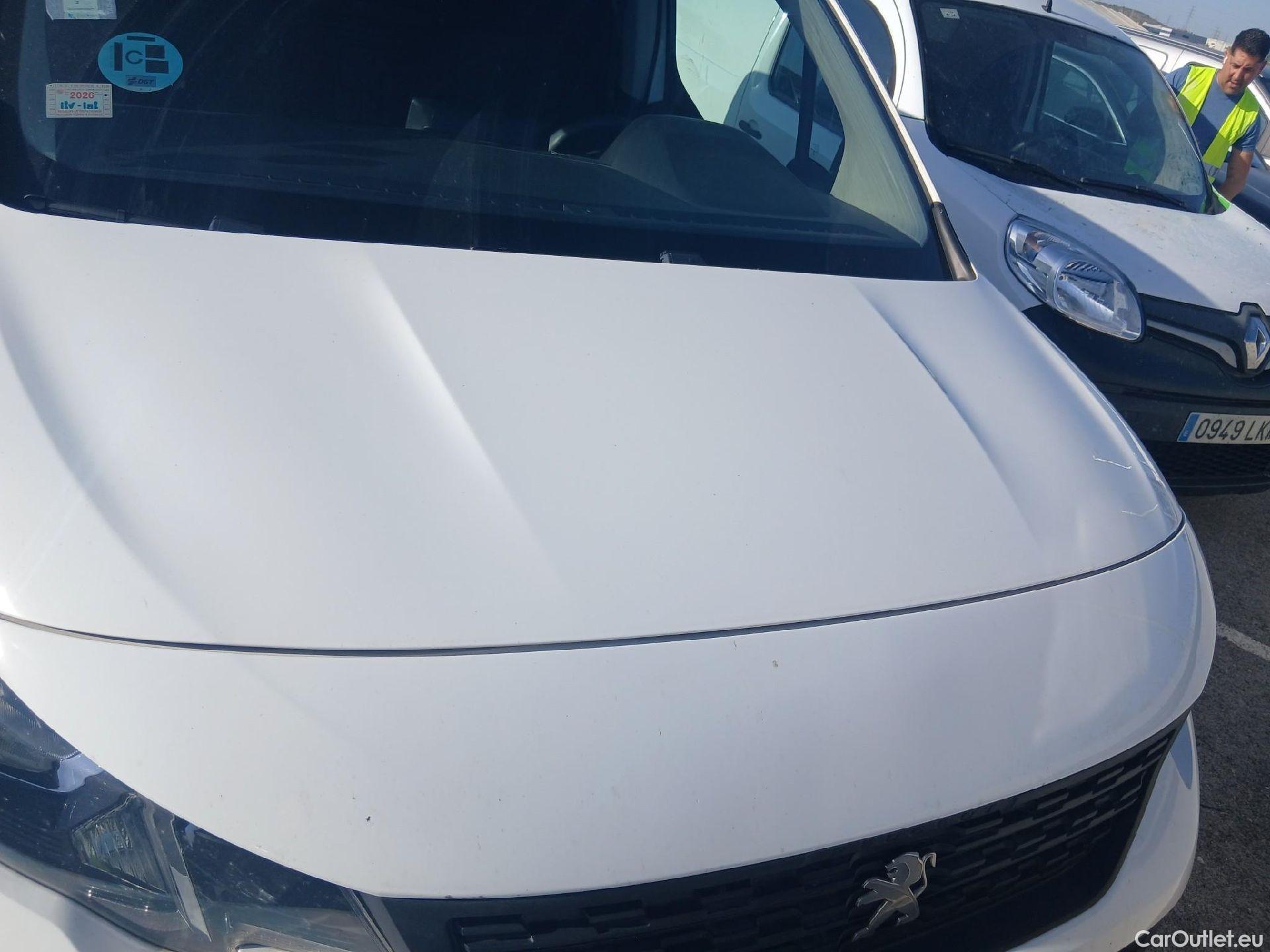  Peugeot  Partner PEUGEOT  / 2018 / 3P / furgón derivado de turismo Pro Standard 600kg BlueHDi 73kW #17