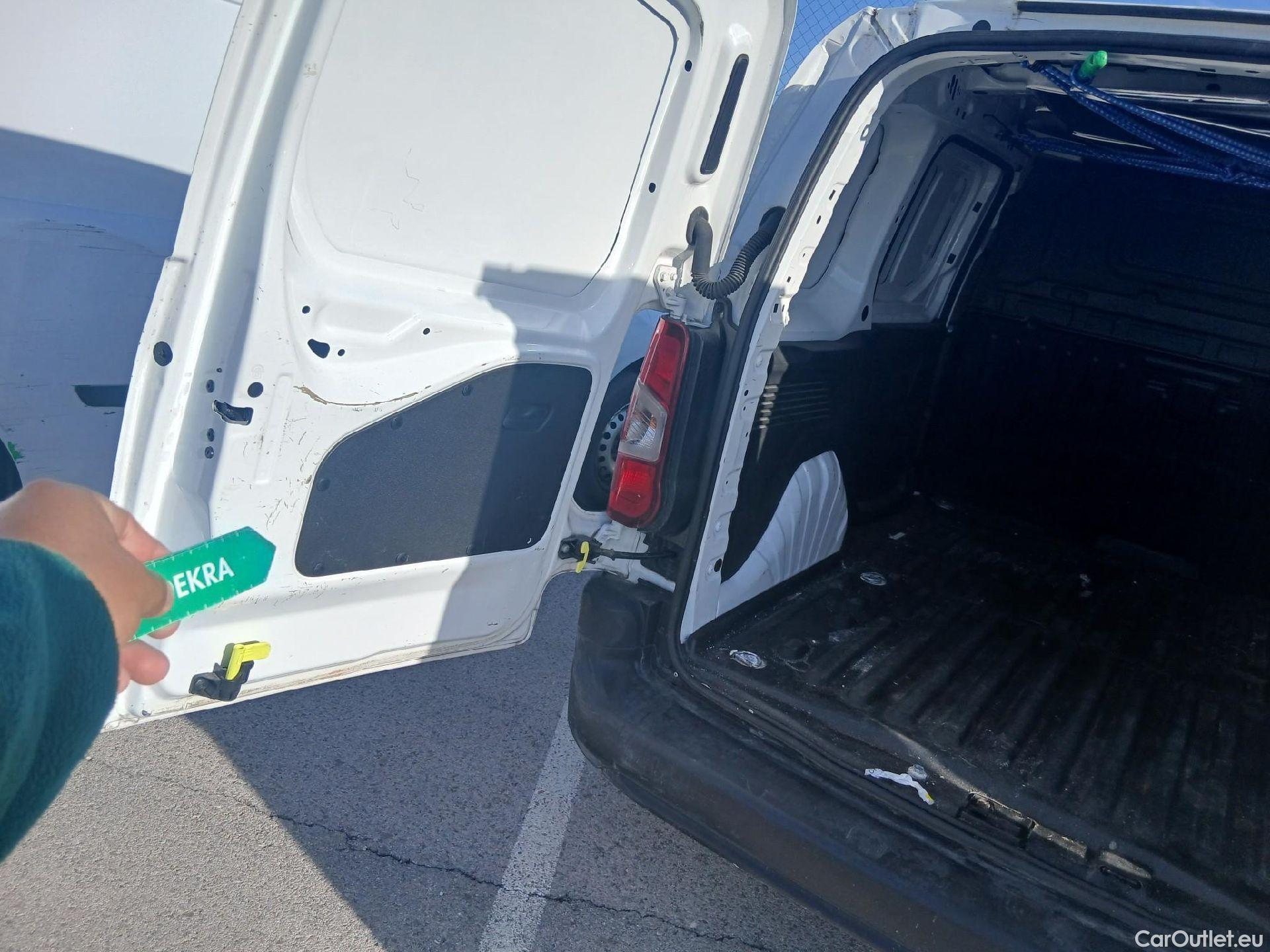  Peugeot  Partner PEUGEOT  / 2018 / 3P / furgón derivado de turismo Pro Standard 600kg BlueHDi 73kW #6