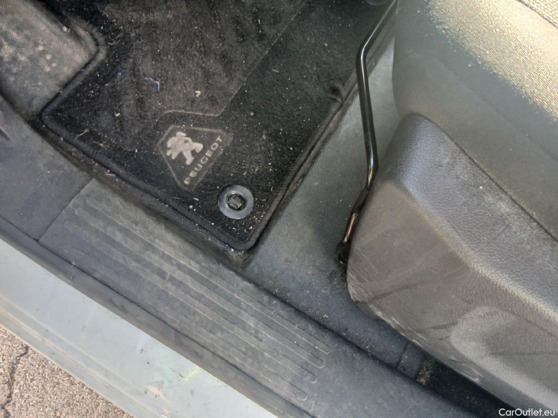  Peugeot  Partner PEUGEOT  / 2018 / 3P / furgón derivado de turismo Pro Standard 600kg BlueHDi 73kW #7