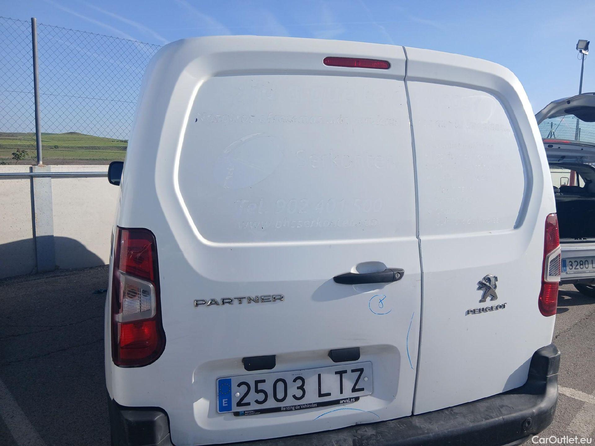  Peugeot  Partner PEUGEOT  / 2018 / 3P / furgón derivado de turismo Pro Standard 600kg BlueHDi 73kW #37