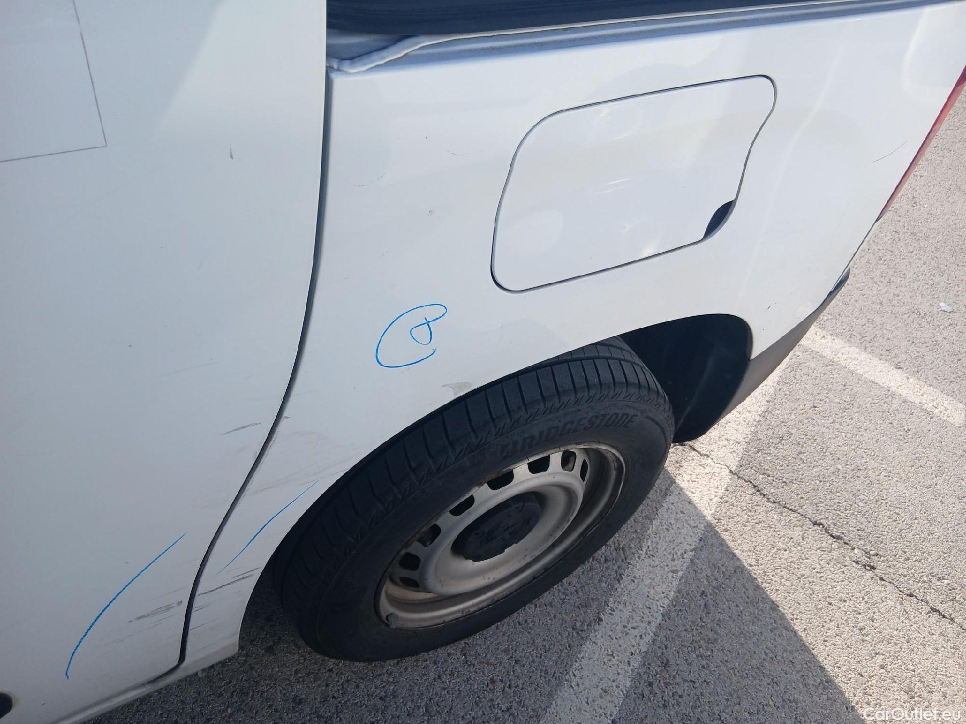  Peugeot  Partner PEUGEOT  / 2018 / 3P / furgón derivado de turismo Pro Standard 600kg BlueHDi 73kW #30