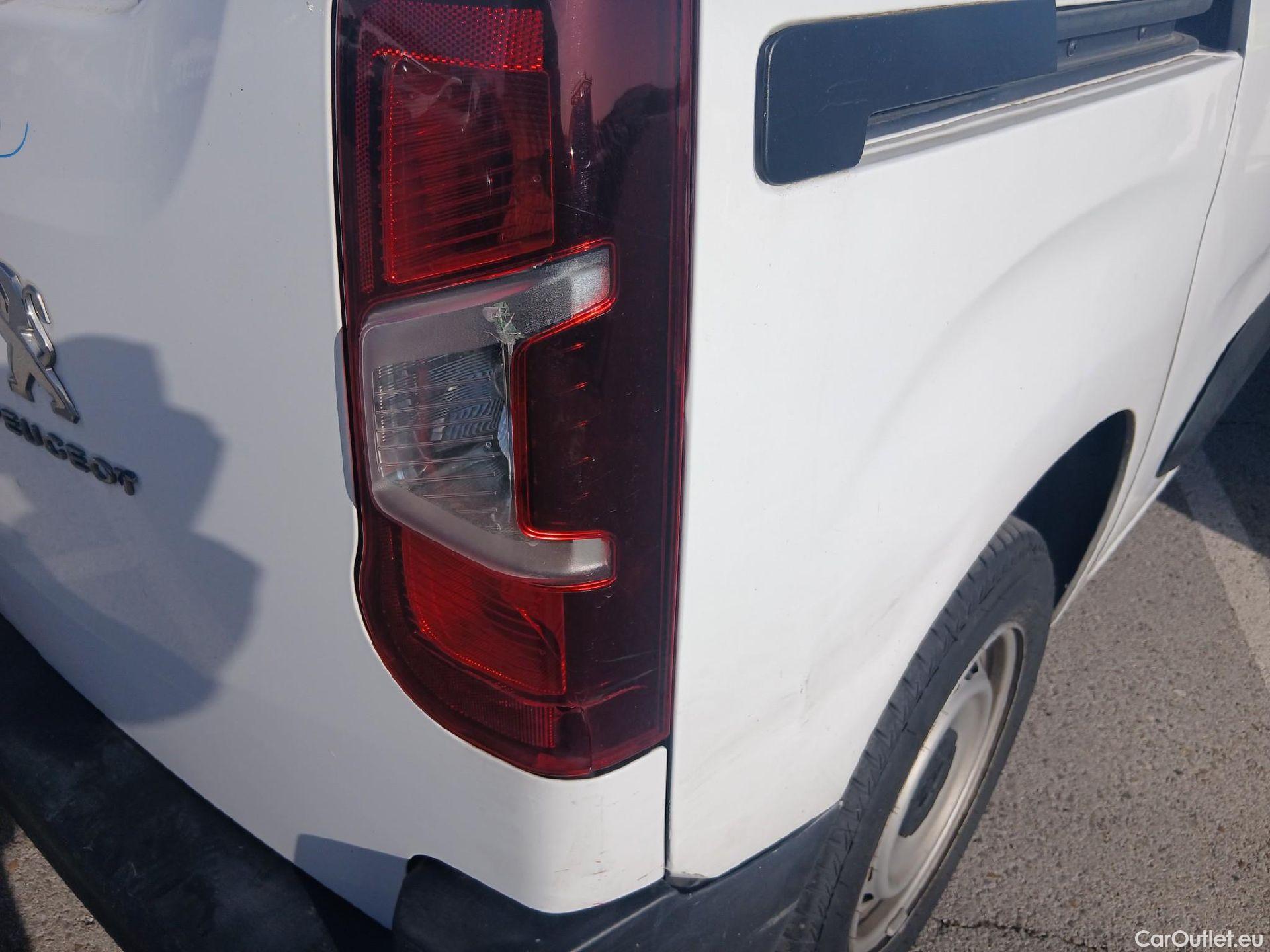  Peugeot  Partner PEUGEOT  / 2018 / 3P / furgón derivado de turismo Pro Standard 600kg BlueHDi 73kW #43