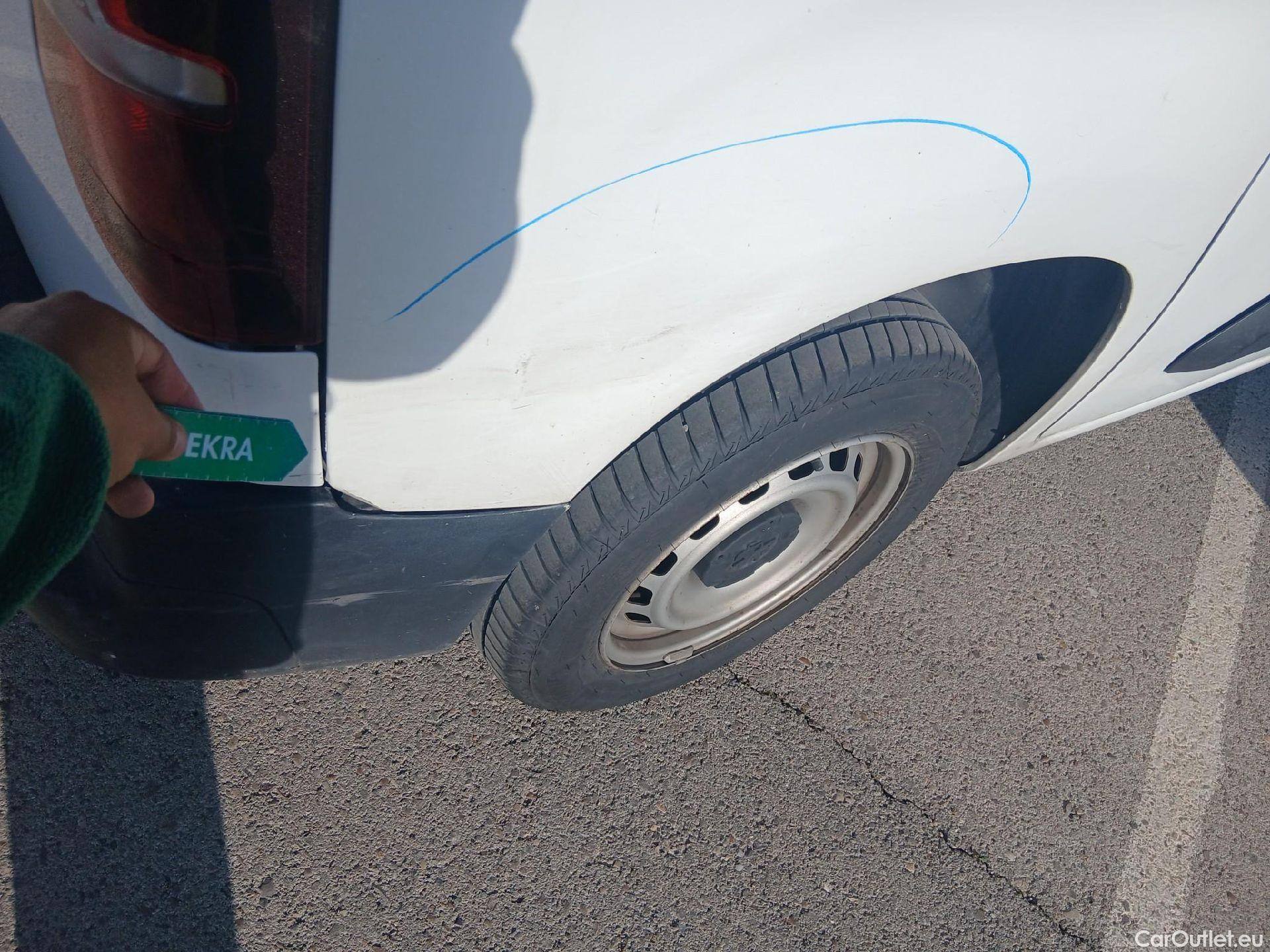  Peugeot  Partner PEUGEOT  / 2018 / 3P / furgón derivado de turismo Pro Standard 600kg BlueHDi 73kW #46