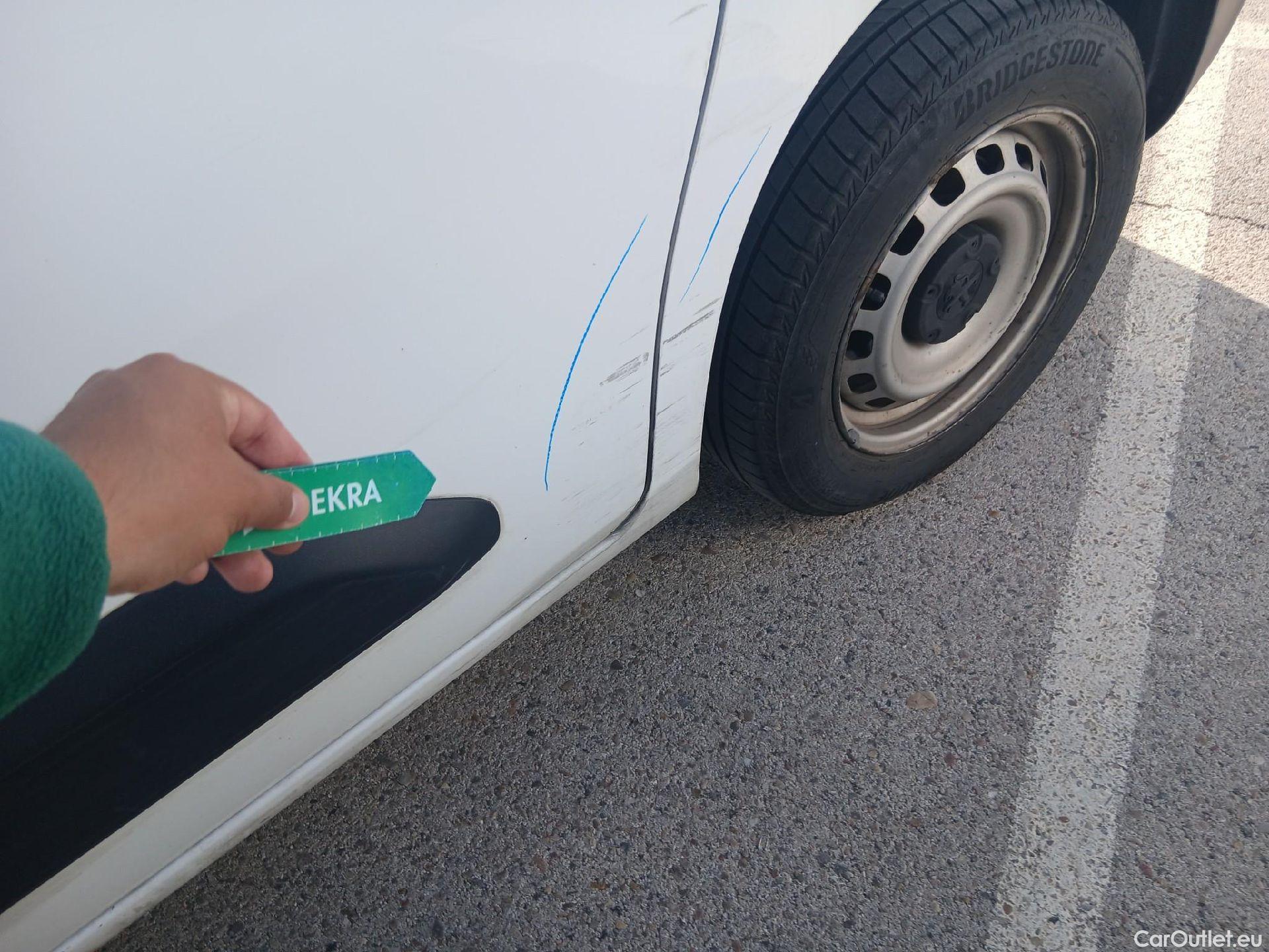  Peugeot  Partner PEUGEOT  / 2018 / 3P / furgón derivado de turismo Pro Standard 600kg BlueHDi 73kW #25