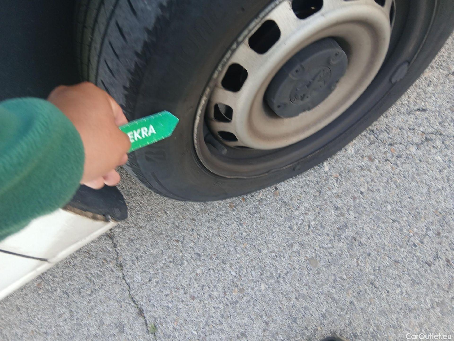  Peugeot  Partner PEUGEOT  / 2018 / 3P / furgón derivado de turismo Pro Standard 600kg BlueHDi 73kW #4