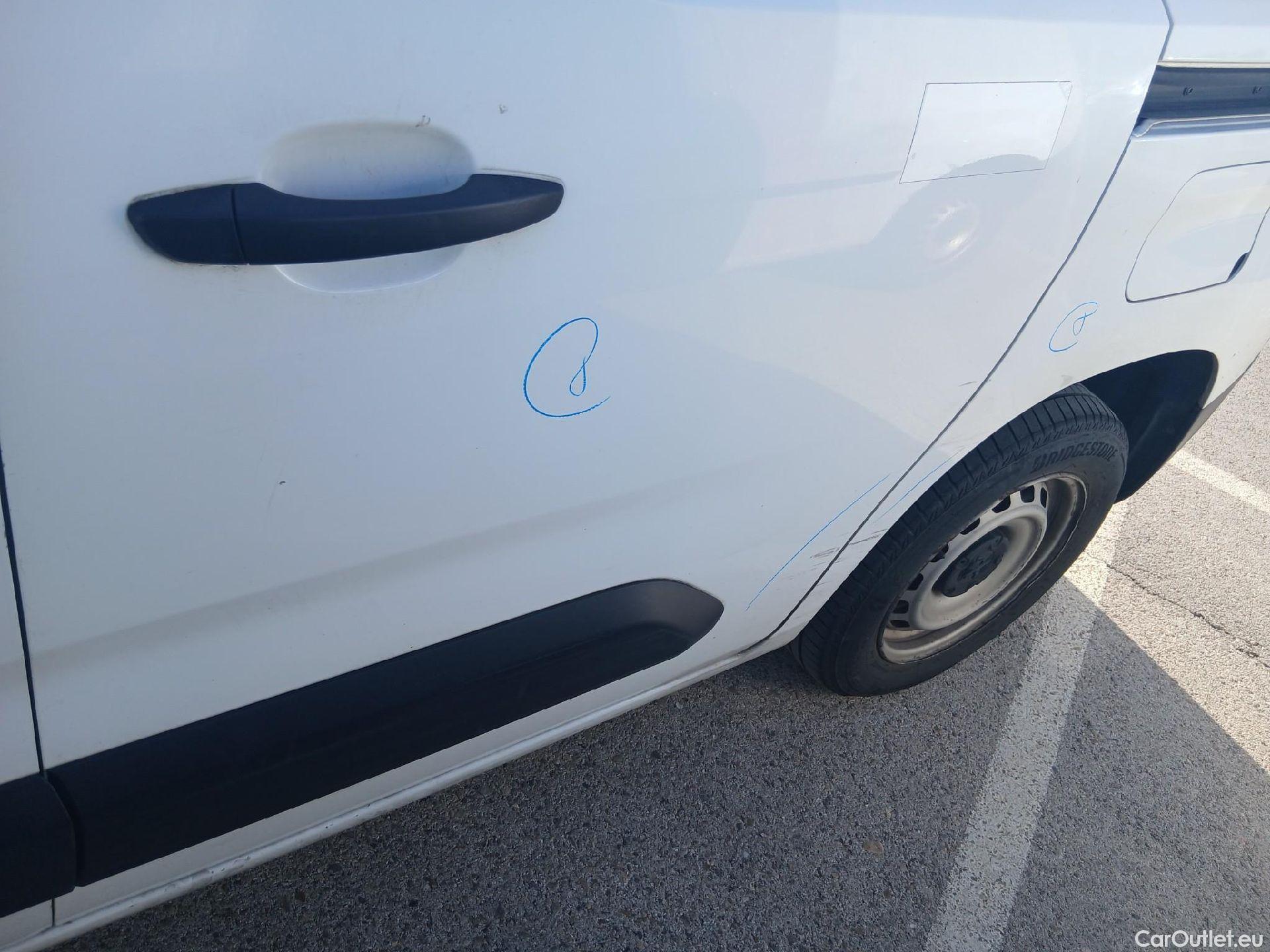  Peugeot  Partner PEUGEOT  / 2018 / 3P / furgón derivado de turismo Pro Standard 600kg BlueHDi 73kW #26