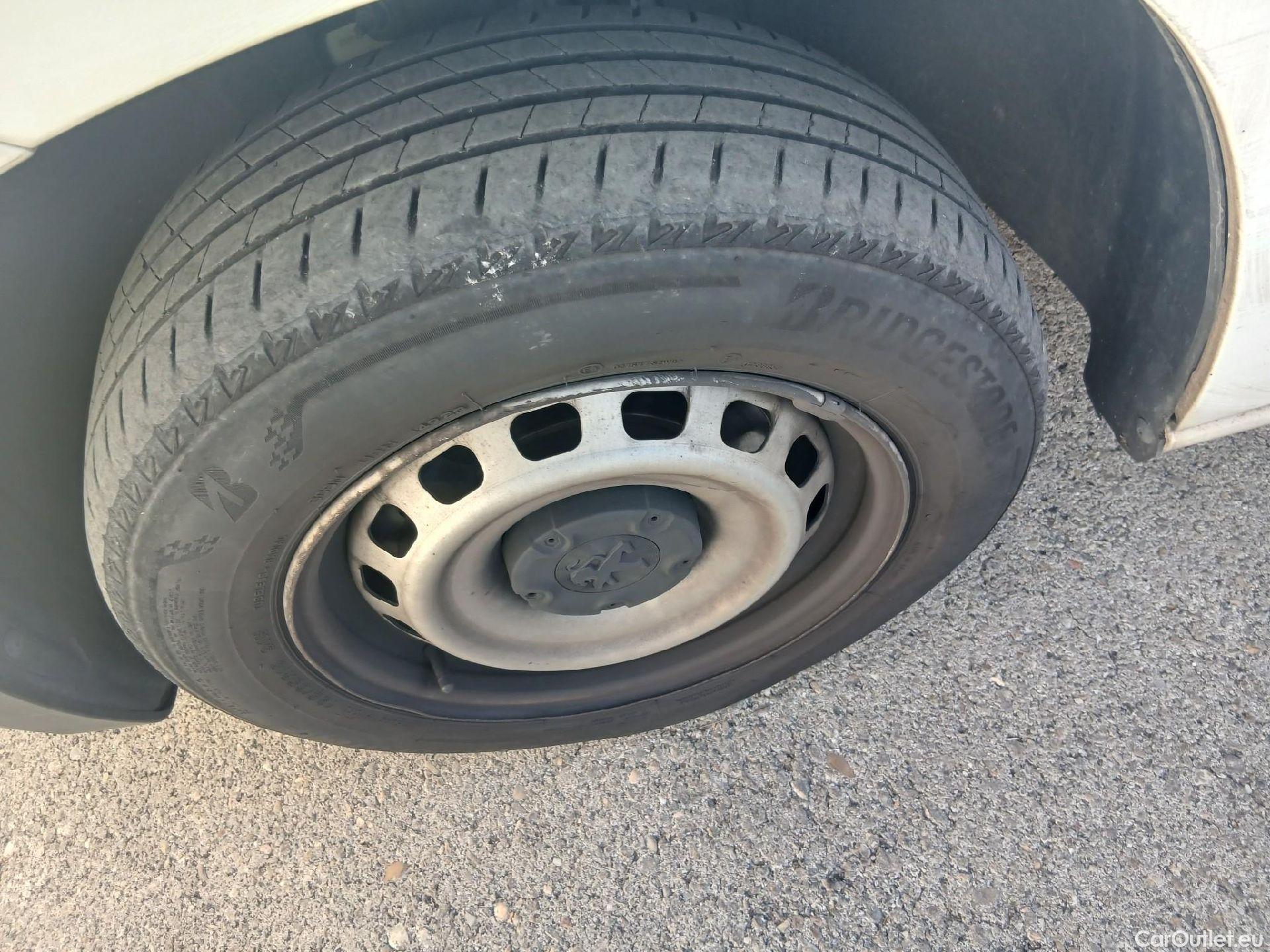  Peugeot  Partner PEUGEOT  / 2018 / 3P / furgón derivado de turismo Pro Standard 600kg BlueHDi 73kW #2