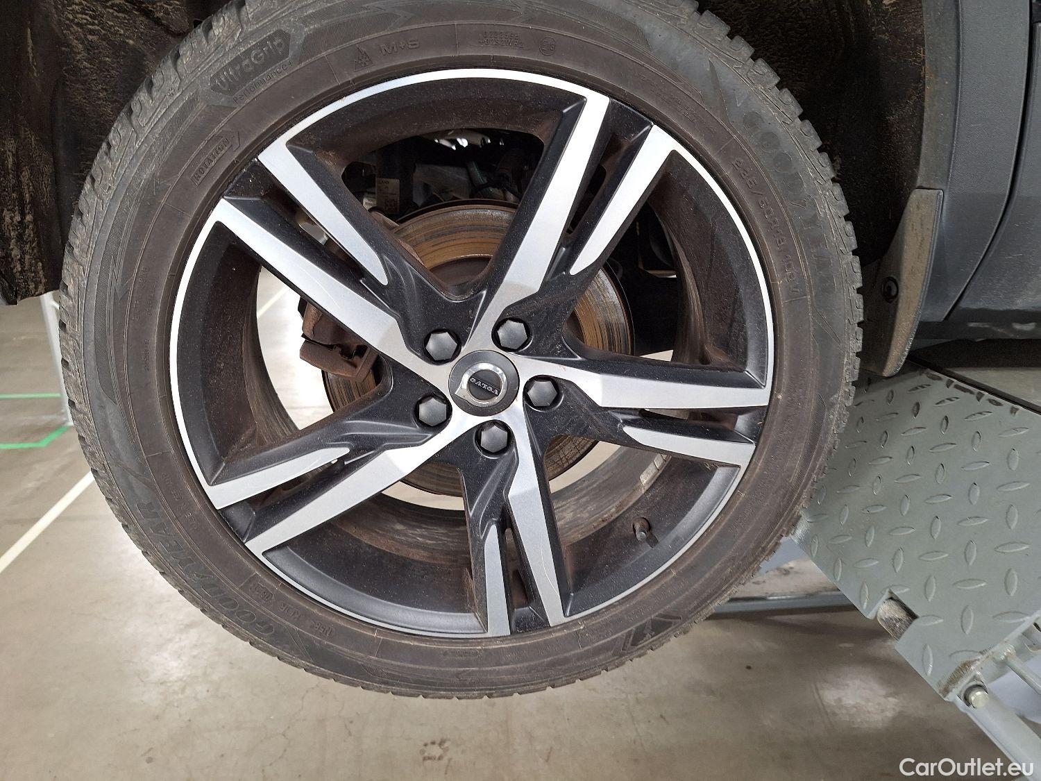  Volvo  XC 40 Volvo, XC40 '17, Volvo XC40 T4 Recharge Geartronic R-Design 5d #3