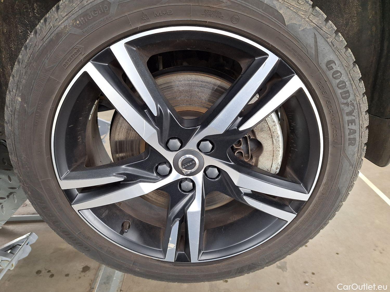  Volvo  XC 40 Volvo, XC40 '17, Volvo XC40 T4 Recharge Geartronic R-Design 5d #1