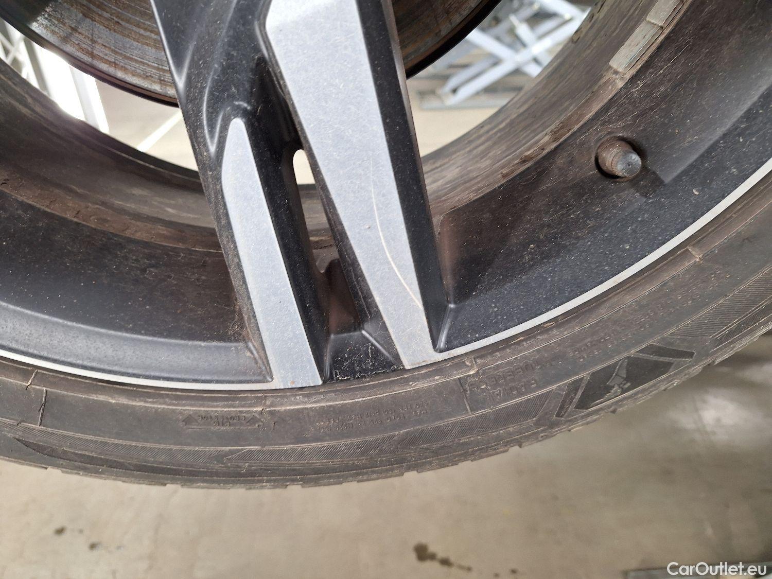  Volvo  XC 40 Volvo, XC40 '17, Volvo XC40 T4 Recharge Geartronic R-Design 5d #5