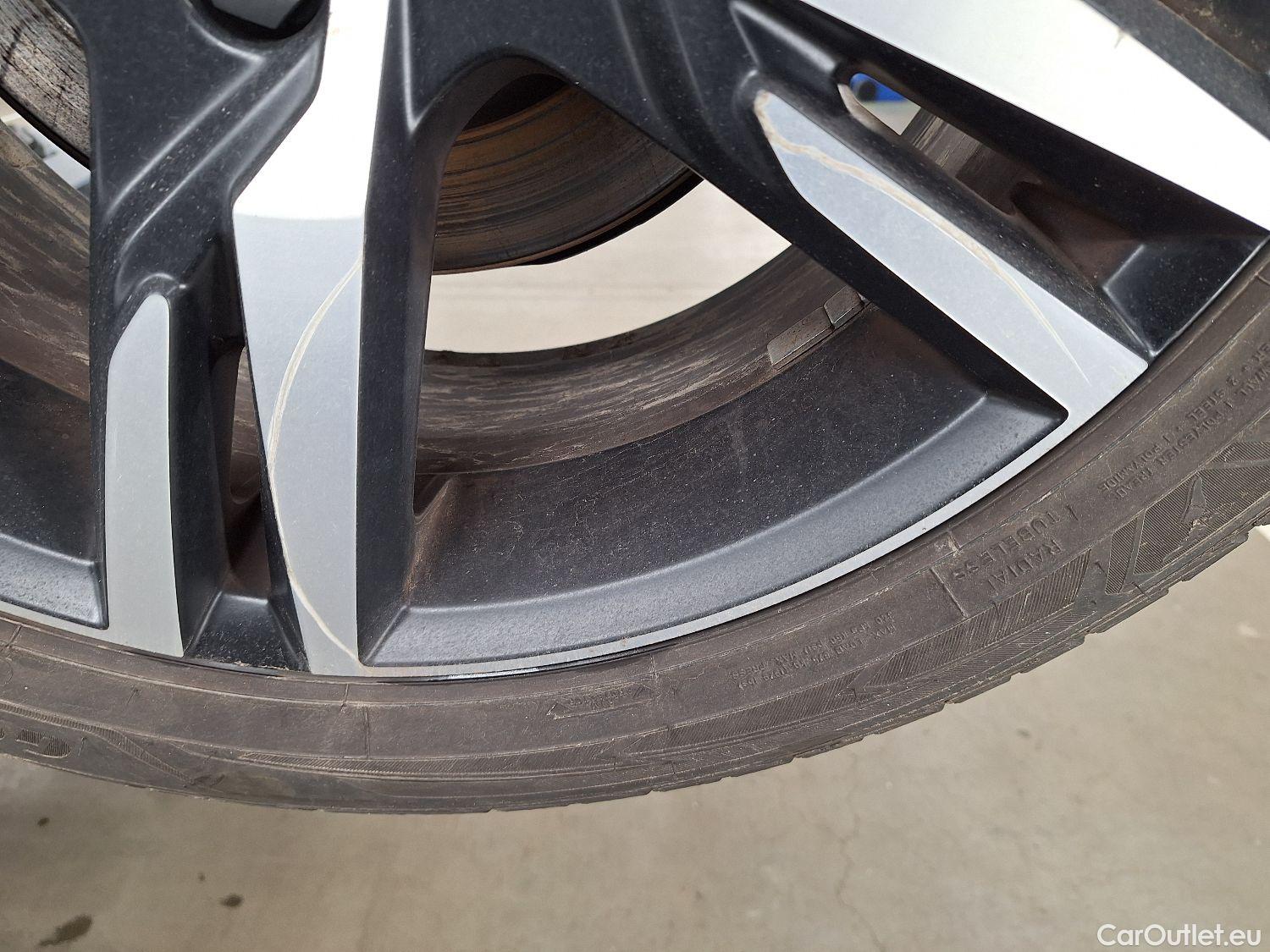  Volvo  XC 40 Volvo, XC40 '17, Volvo XC40 T4 Recharge Geartronic R-Design 5d #7