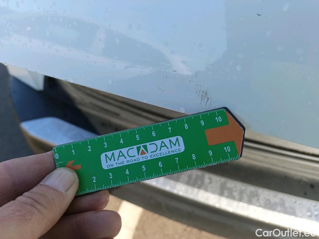  Peugeot  2008 PEUGEOT  / 2019 / 5P / todoterreno Allure BlueHDI 81kW (110CV) #27