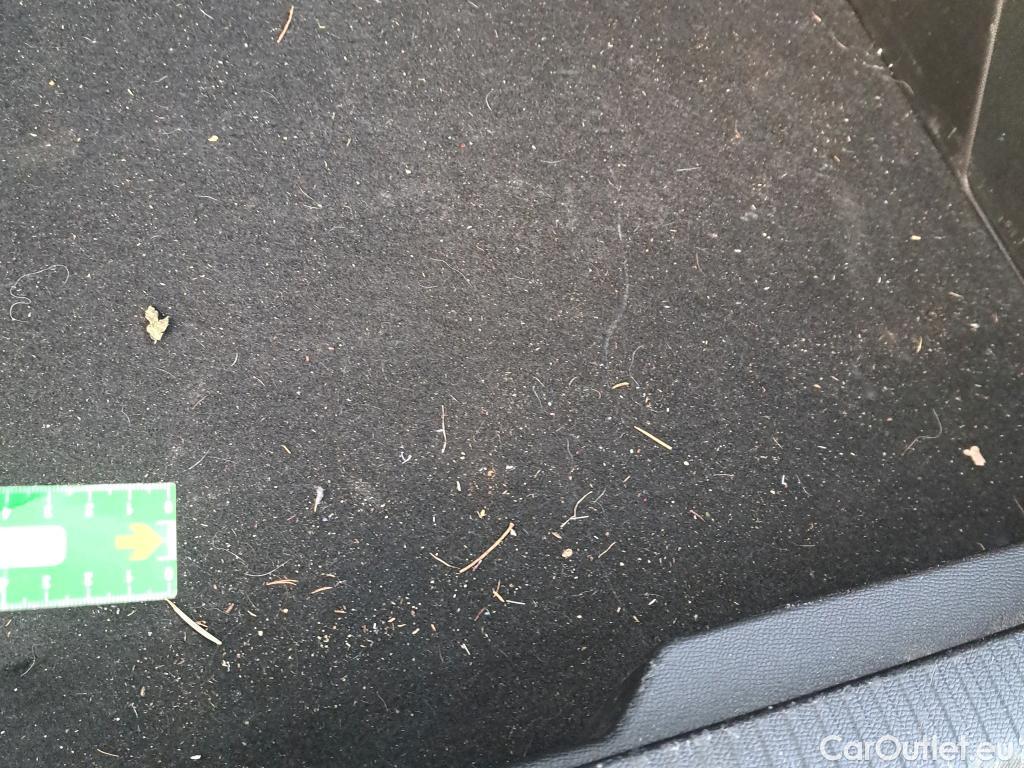  Peugeot  2008 PEUGEOT  / 2019 / 5P / todoterreno Active BlueHDI 81kW (110CV) #40