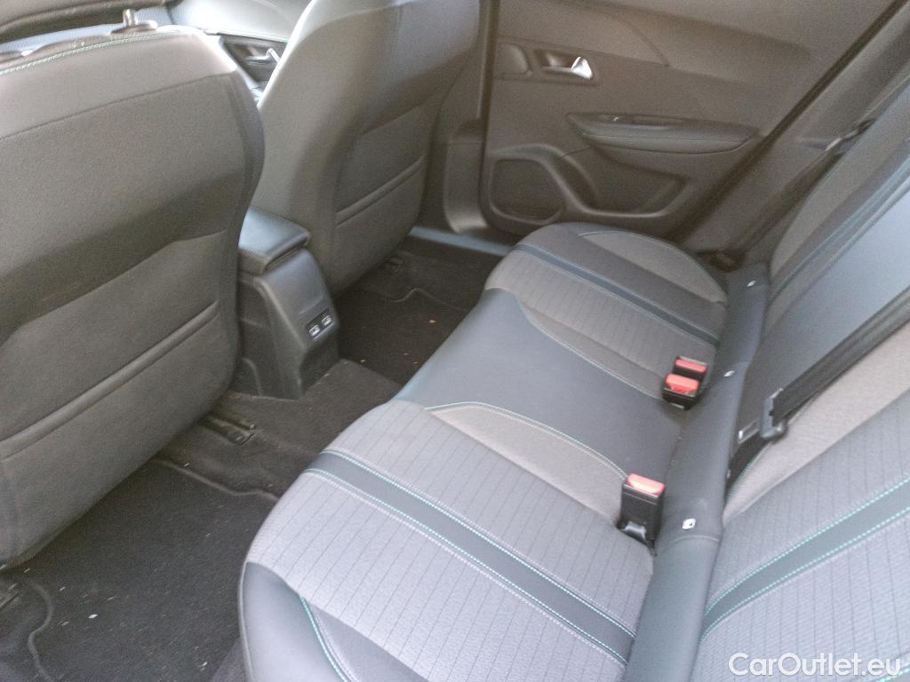  Peugeot  2008 PEUGEOT  / 2019 / 5P / todoterreno Allure BlueHDI 81kW (110CV) #21