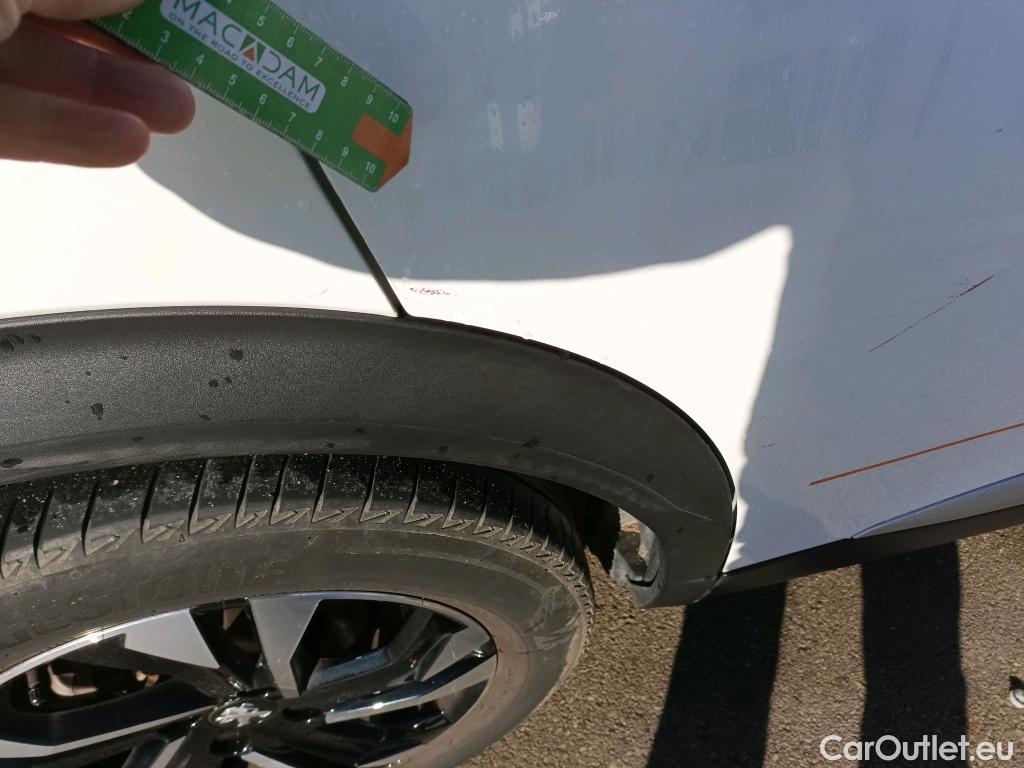  Peugeot  2008 PEUGEOT  / 2019 / 5P / todoterreno Allure BlueHDI 81kW (110CV) #7