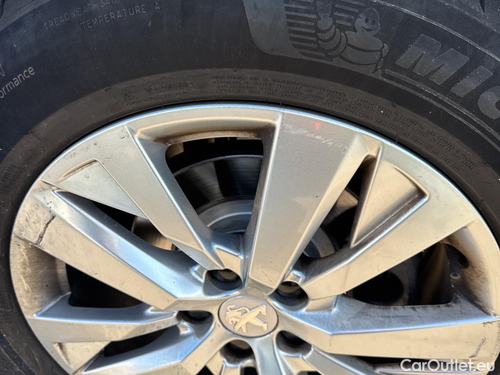  Peugeot  3008 PEUGEOT  / 2016 / 5P / todoterreno 1.5 BlueHDi 96kW (130CV) S&S Active (AC) #19