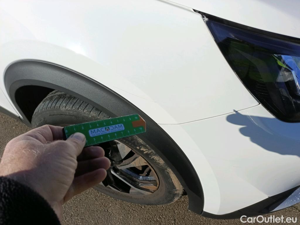  Peugeot  2008 PEUGEOT  / 2019 / 5P / todoterreno Allure BlueHDI 81kW (110CV) #9